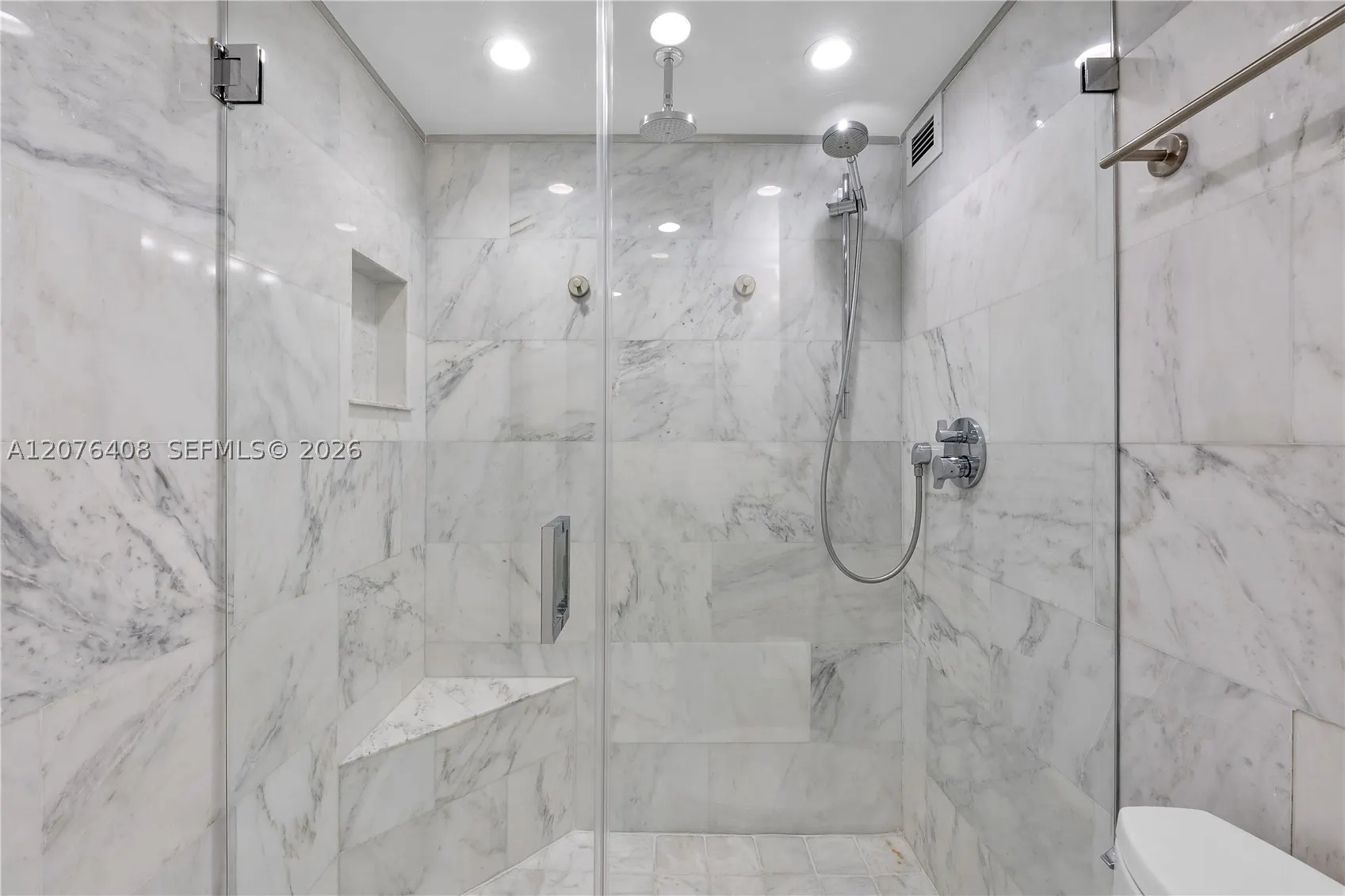 90 Edgewater Dr #104