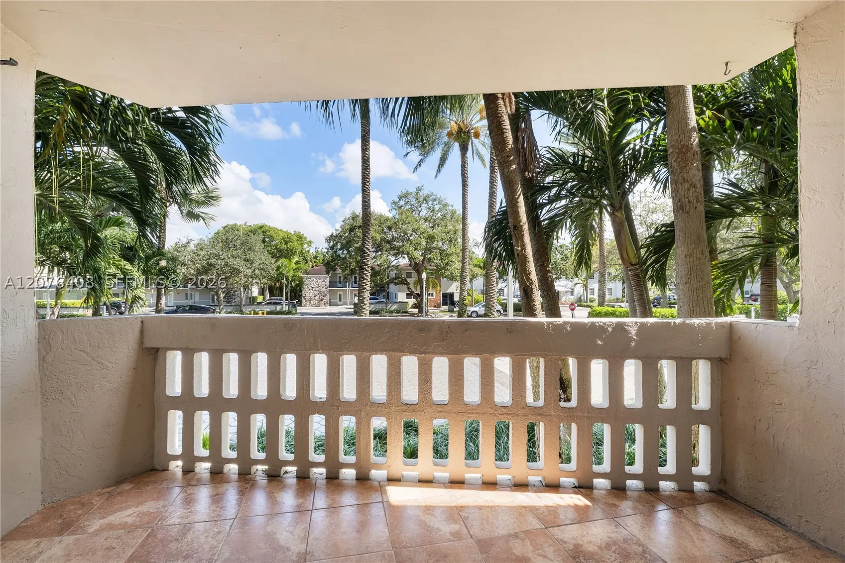 90 Edgewater Dr #104