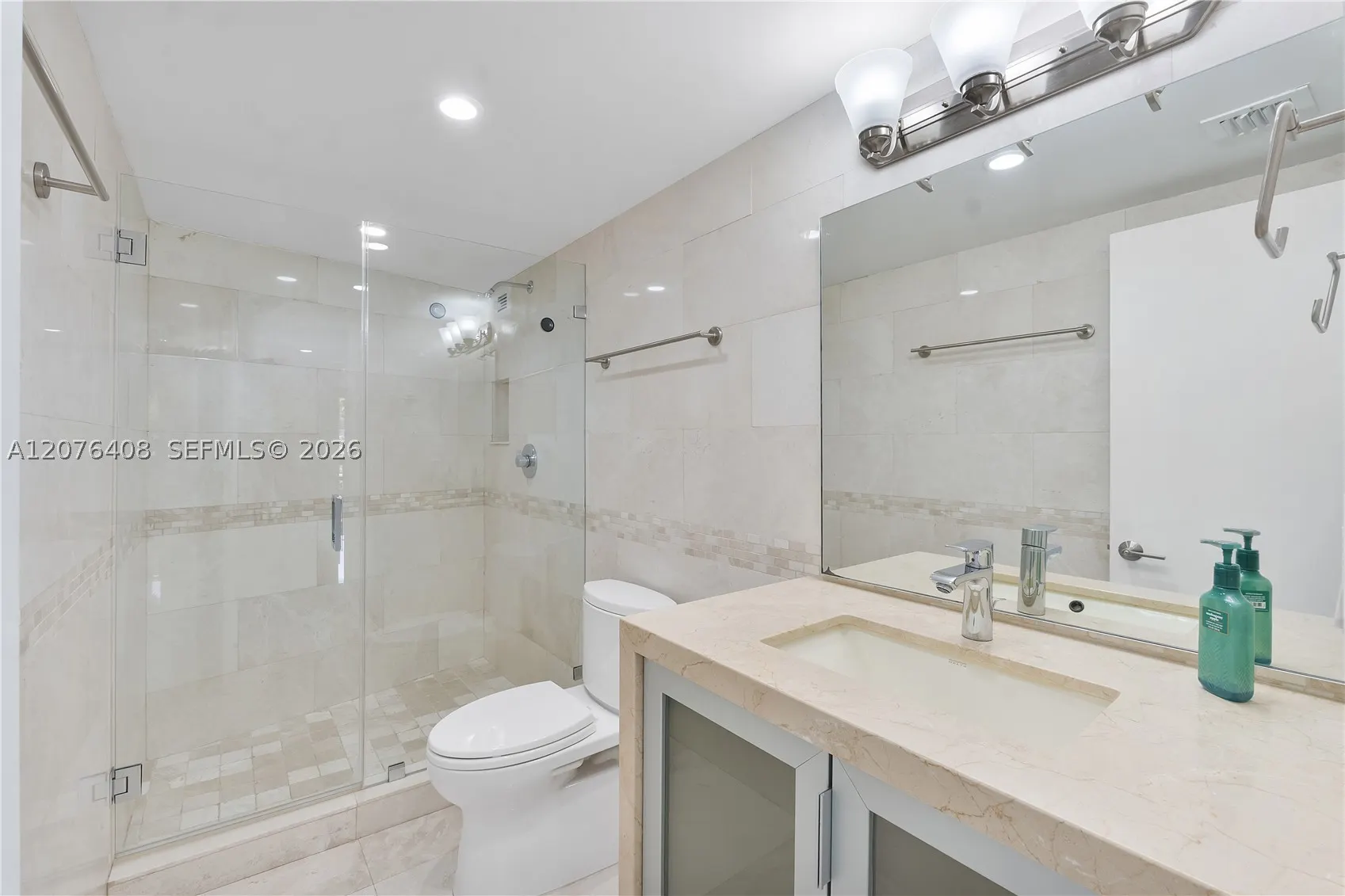 90 Edgewater Dr #104