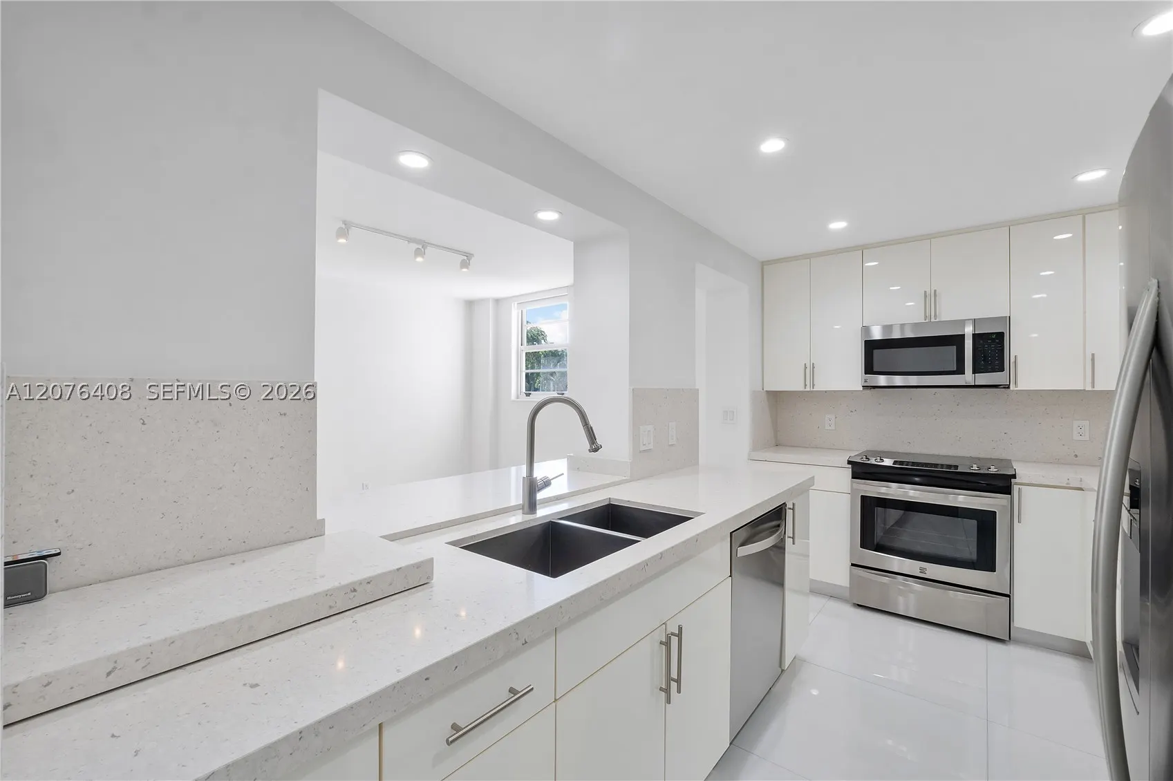 90 Edgewater Dr #104