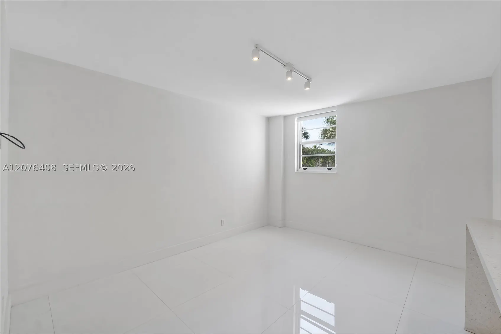 90 Edgewater Dr #104