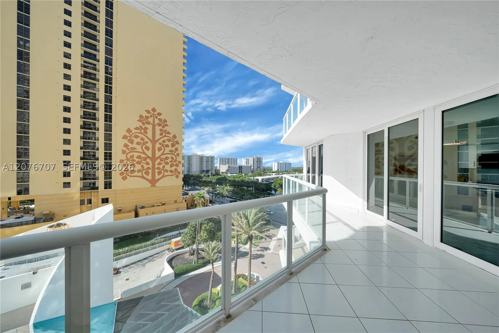 16425 Collins Ave #712