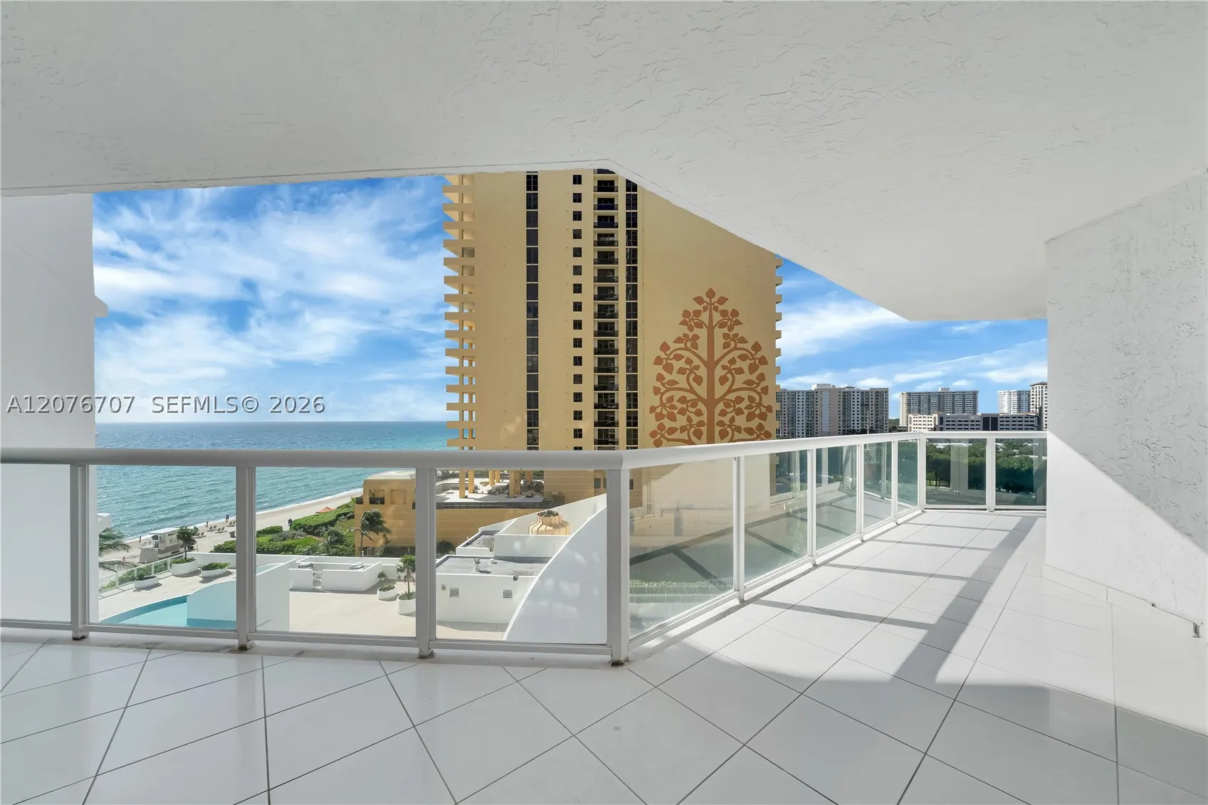 16425 Collins Ave #712