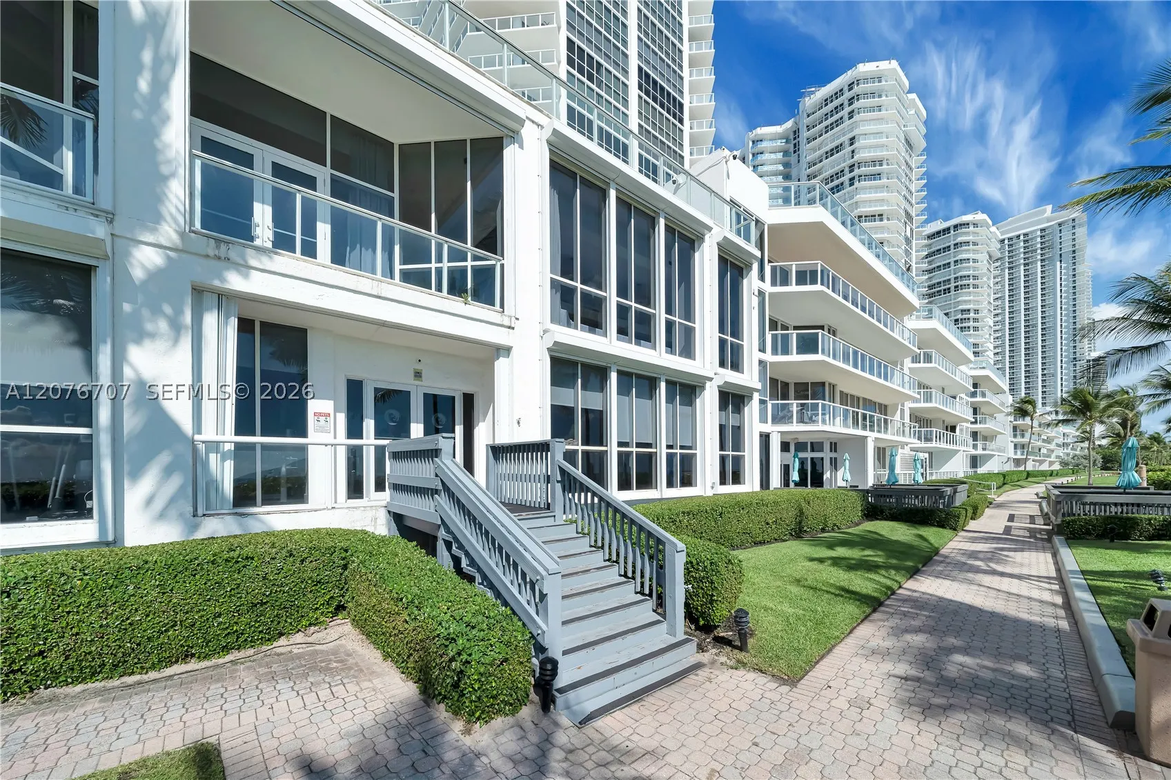 16425 Collins Ave #712