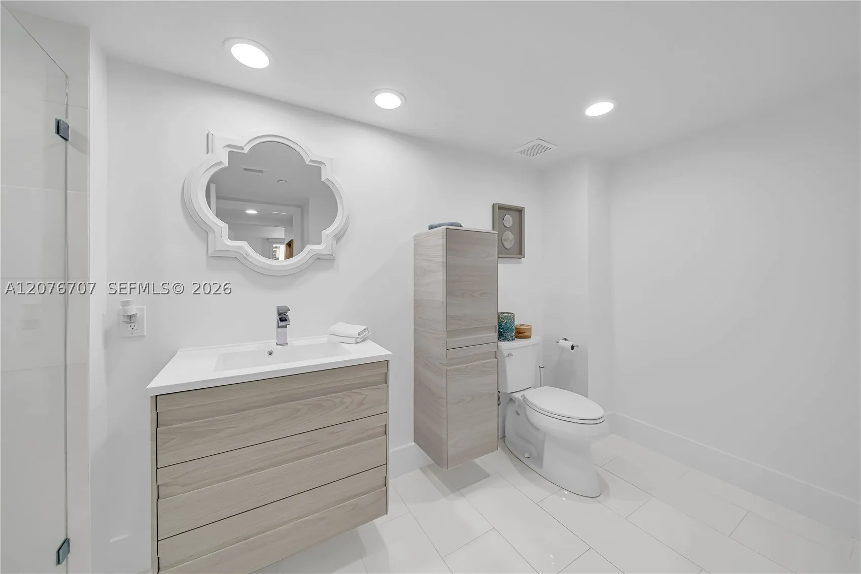 16425 Collins Ave #712