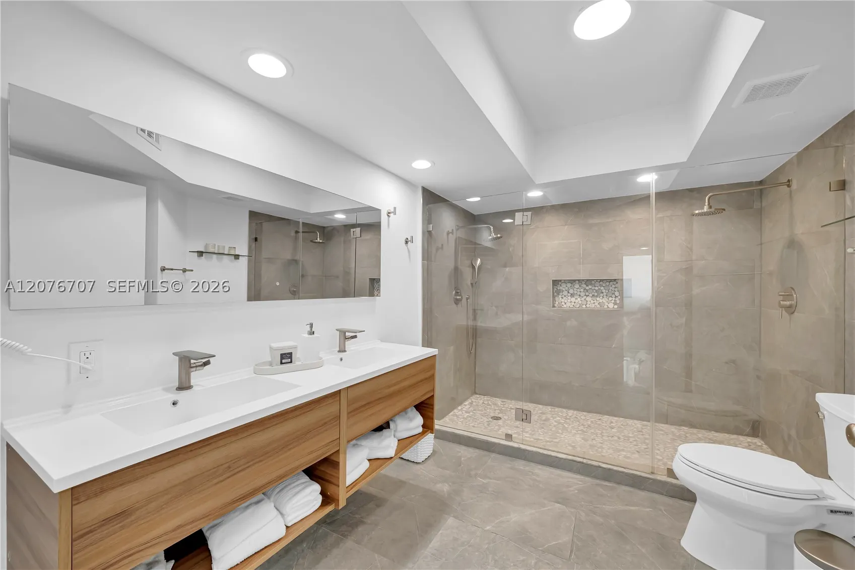 16425 Collins Ave #712