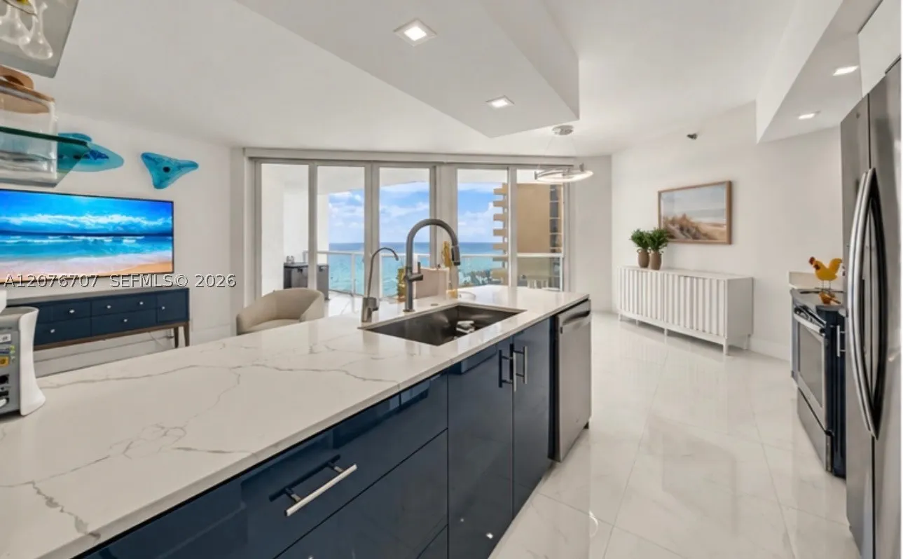 16425 Collins Ave #712