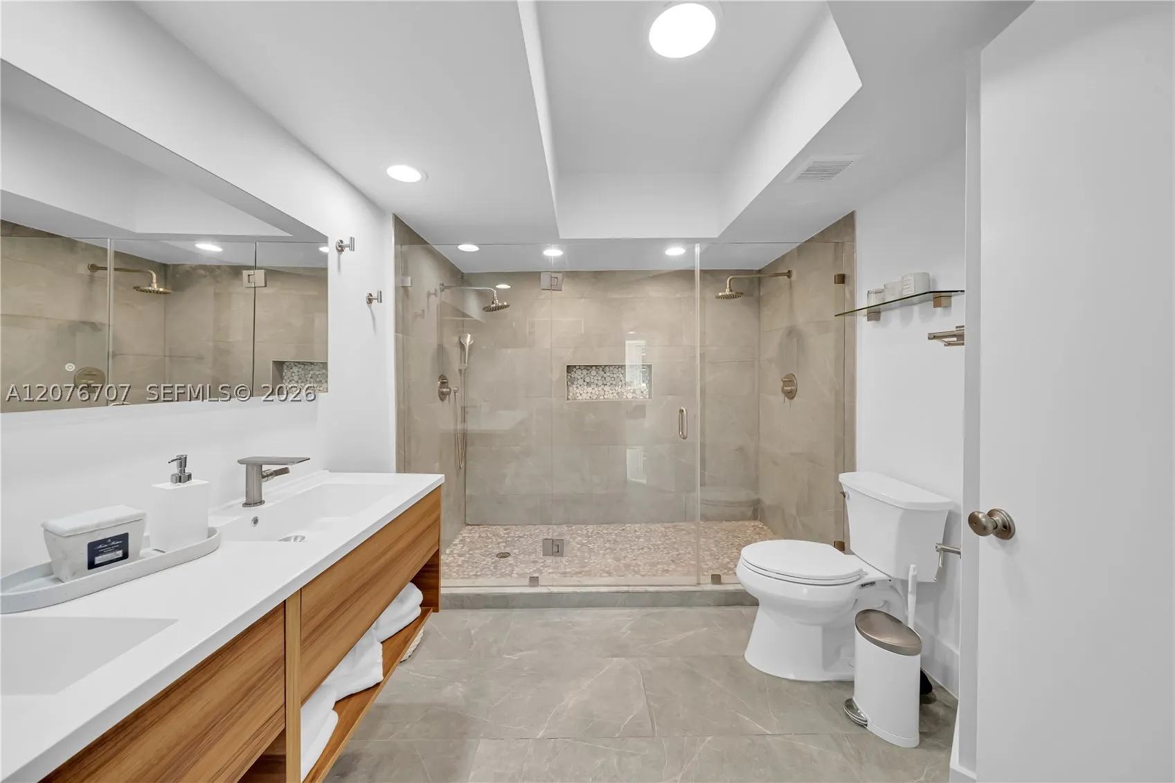 16425 Collins Ave #712
