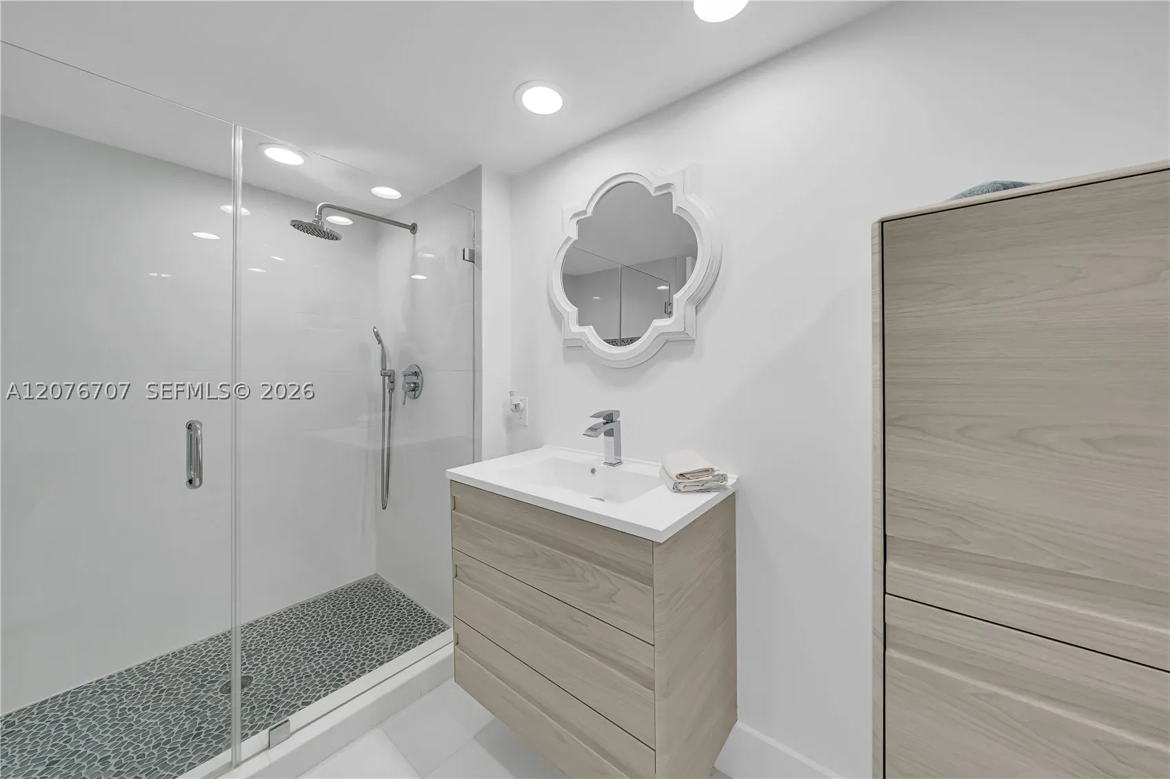 16425 Collins Ave #712