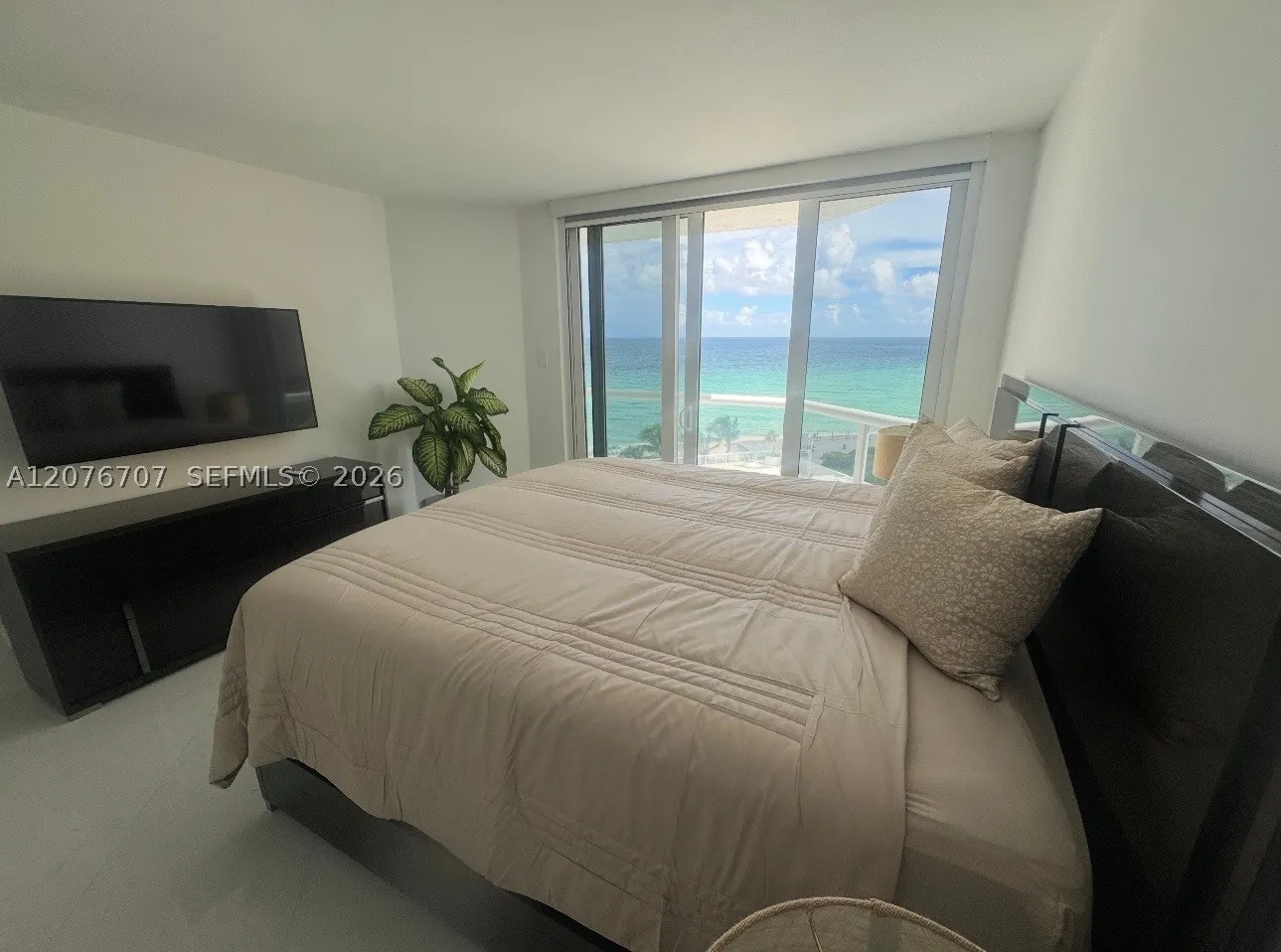 16425 Collins Ave #712