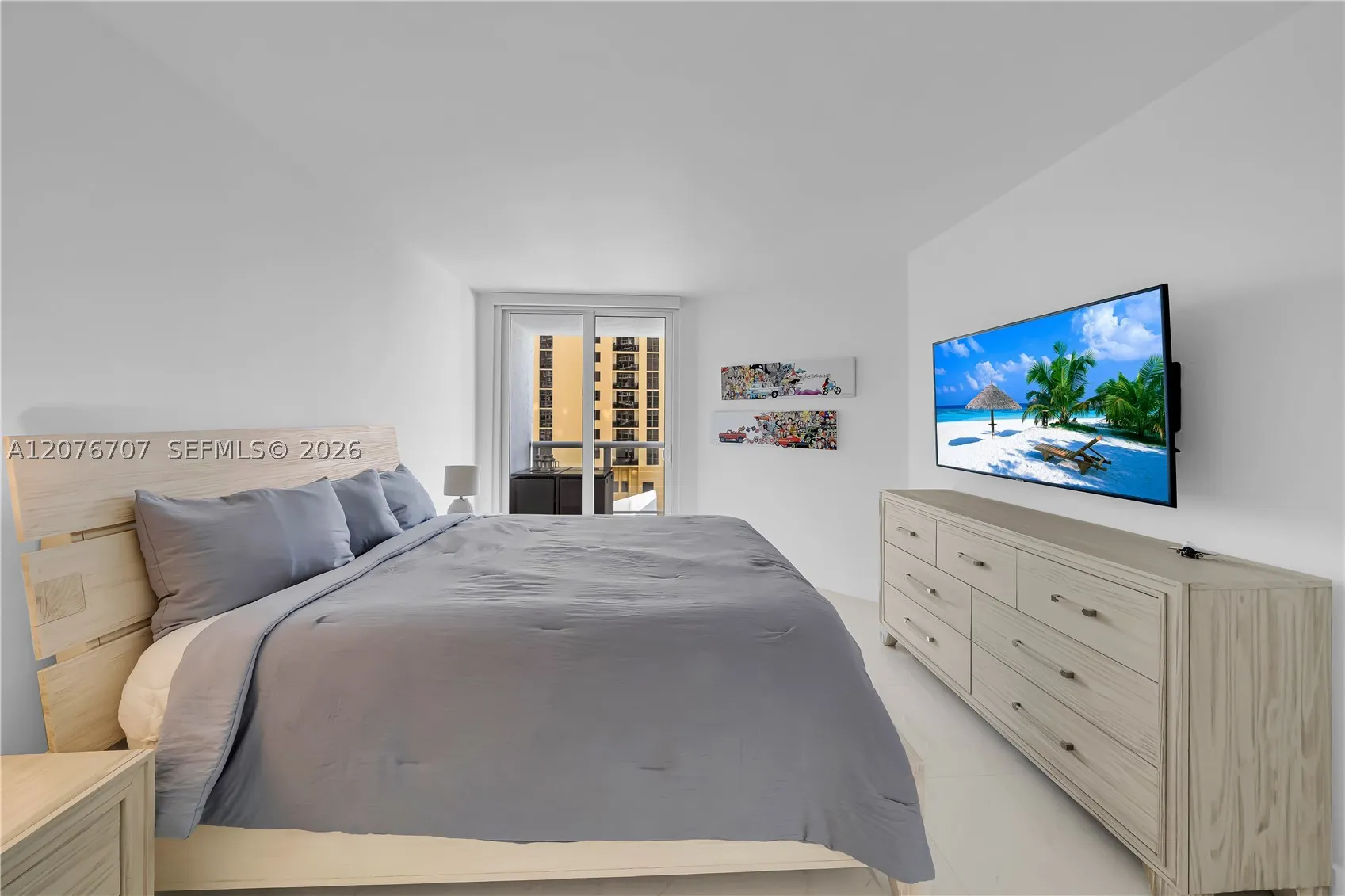 16425 Collins Ave #712