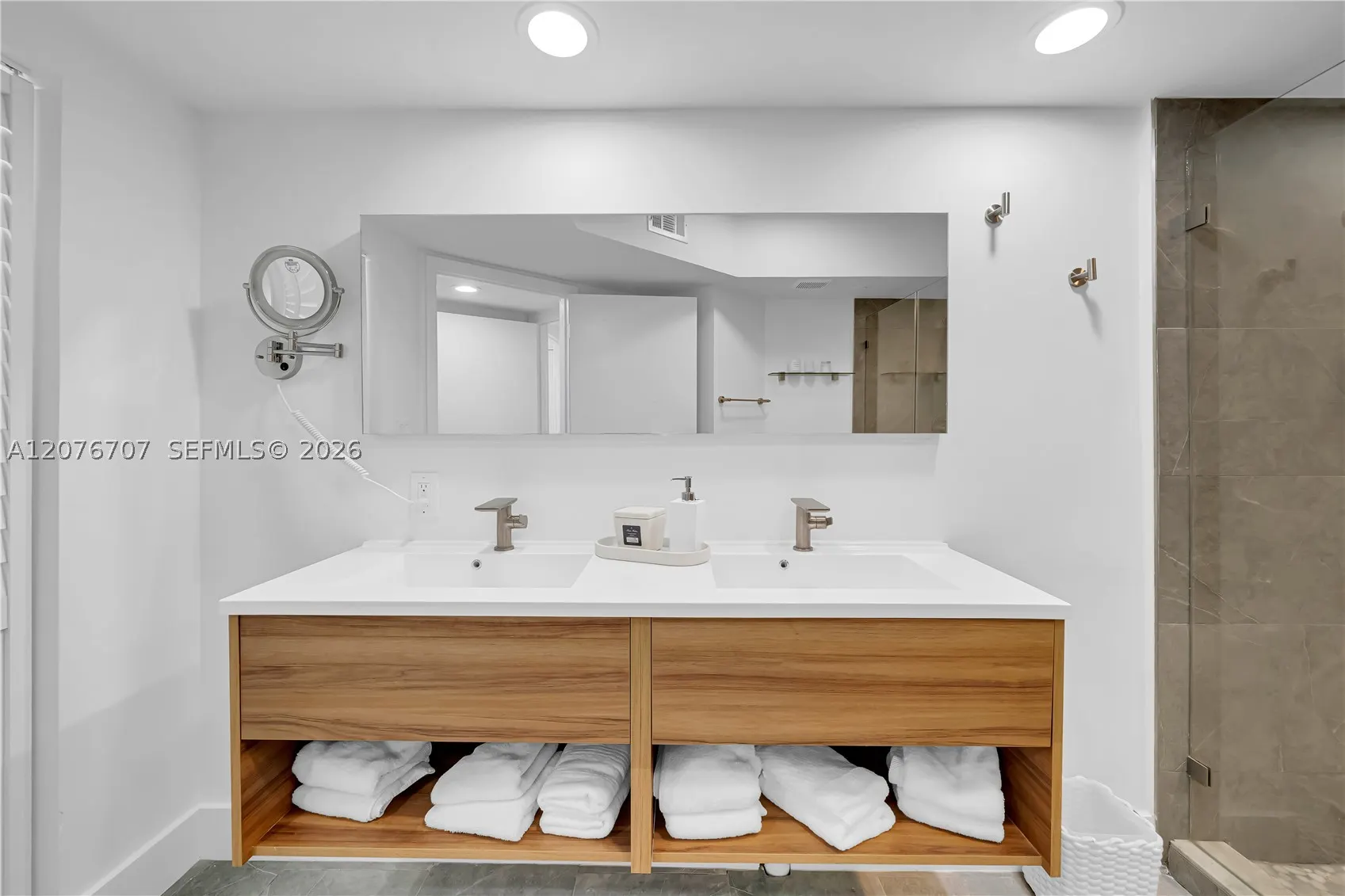 16425 Collins Ave #712