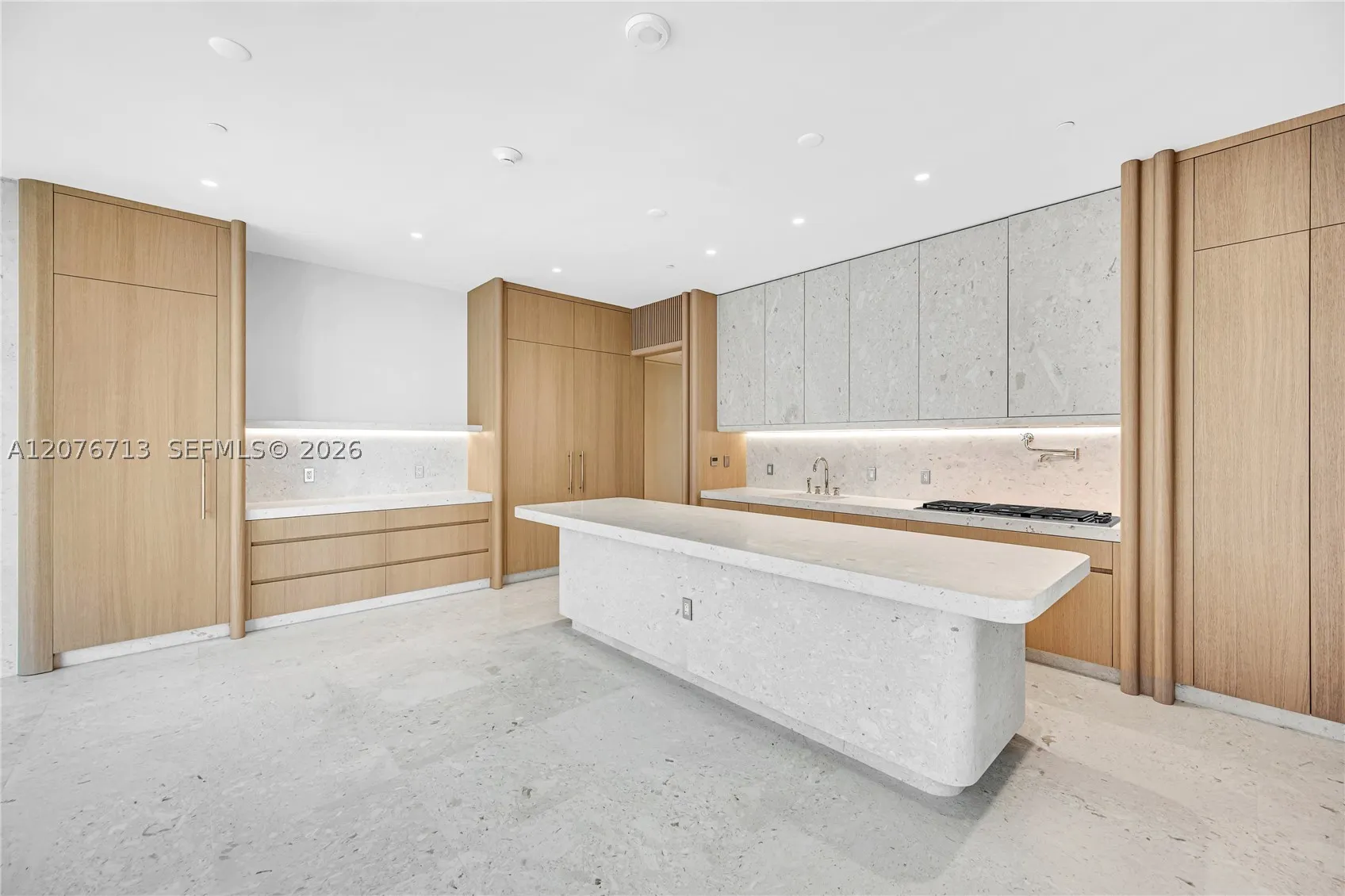 9165 Collins Ave #701