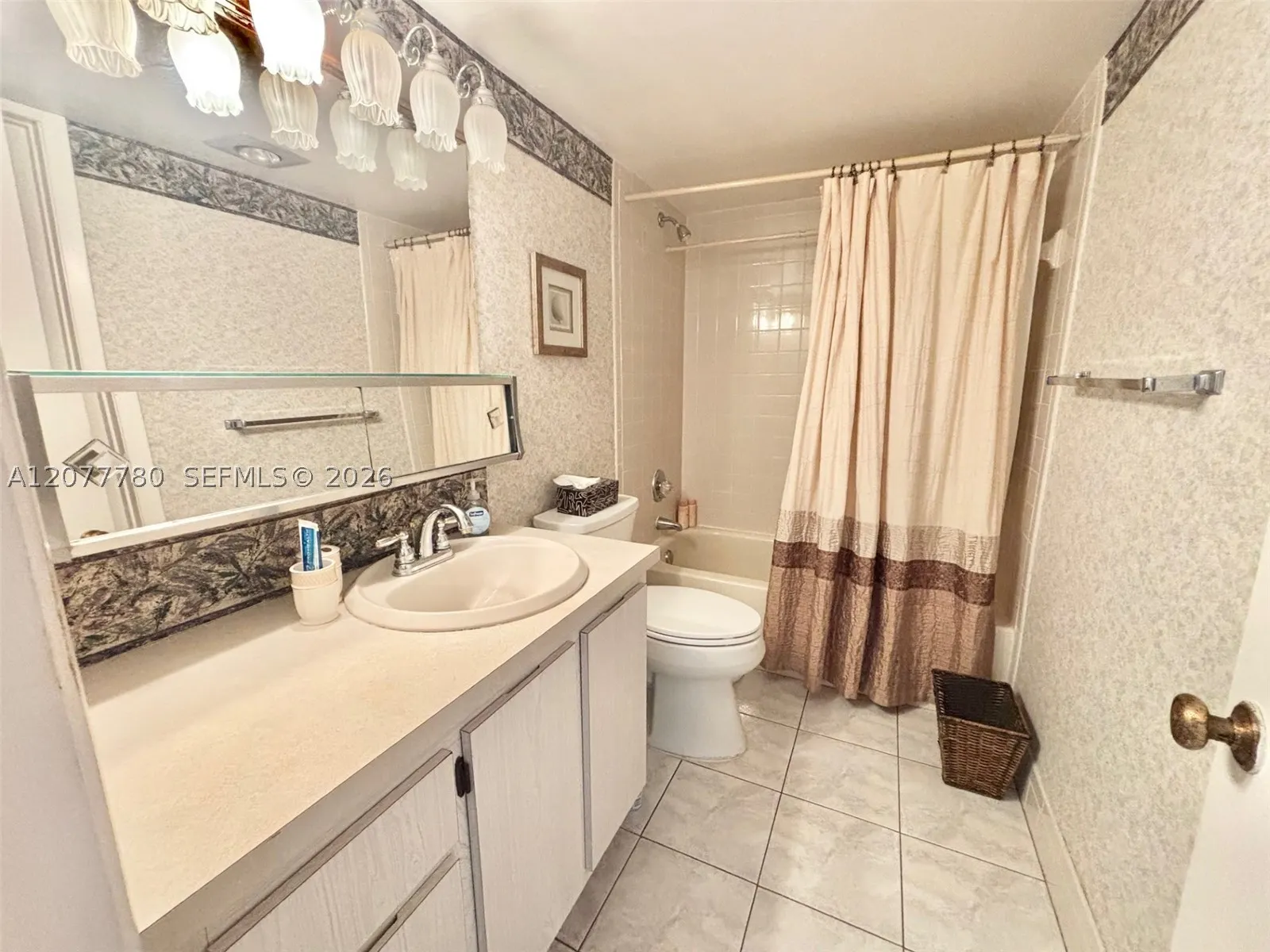 141 SE 3rd Ave #402