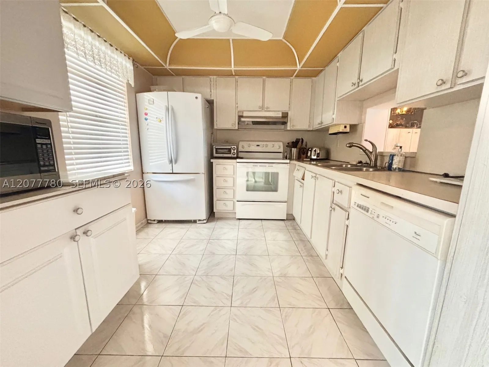 141 SE 3rd Ave #402