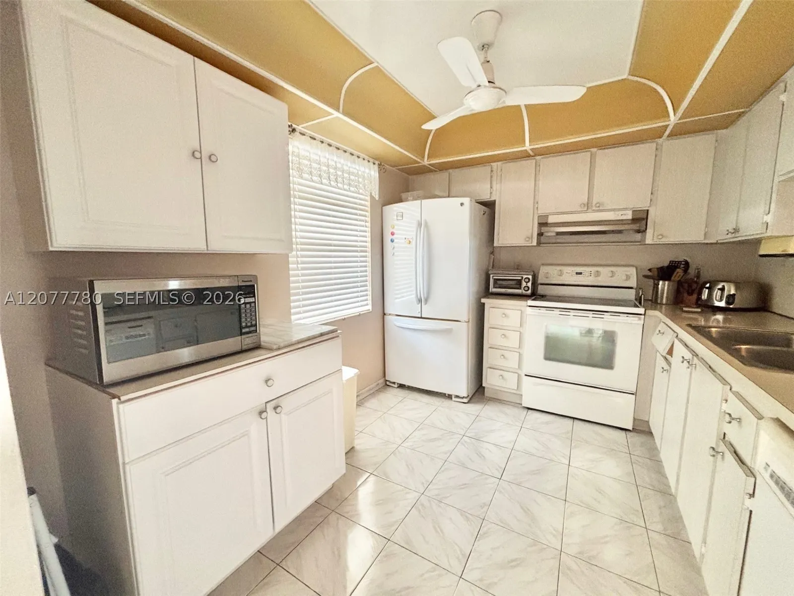 141 SE 3rd Ave #402
