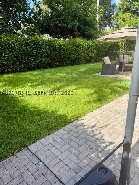 270 NE 169th St