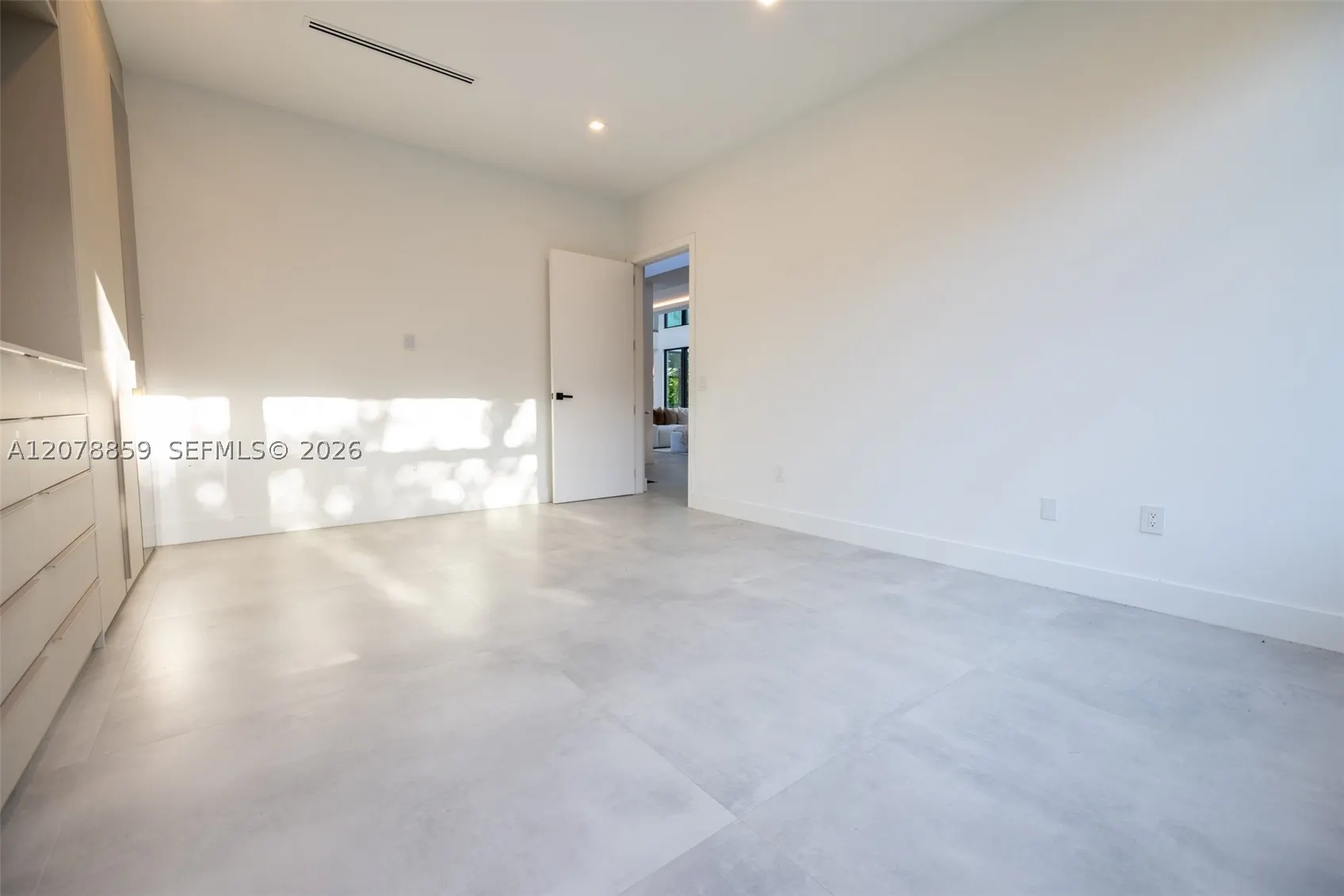 7425 Howard Dr