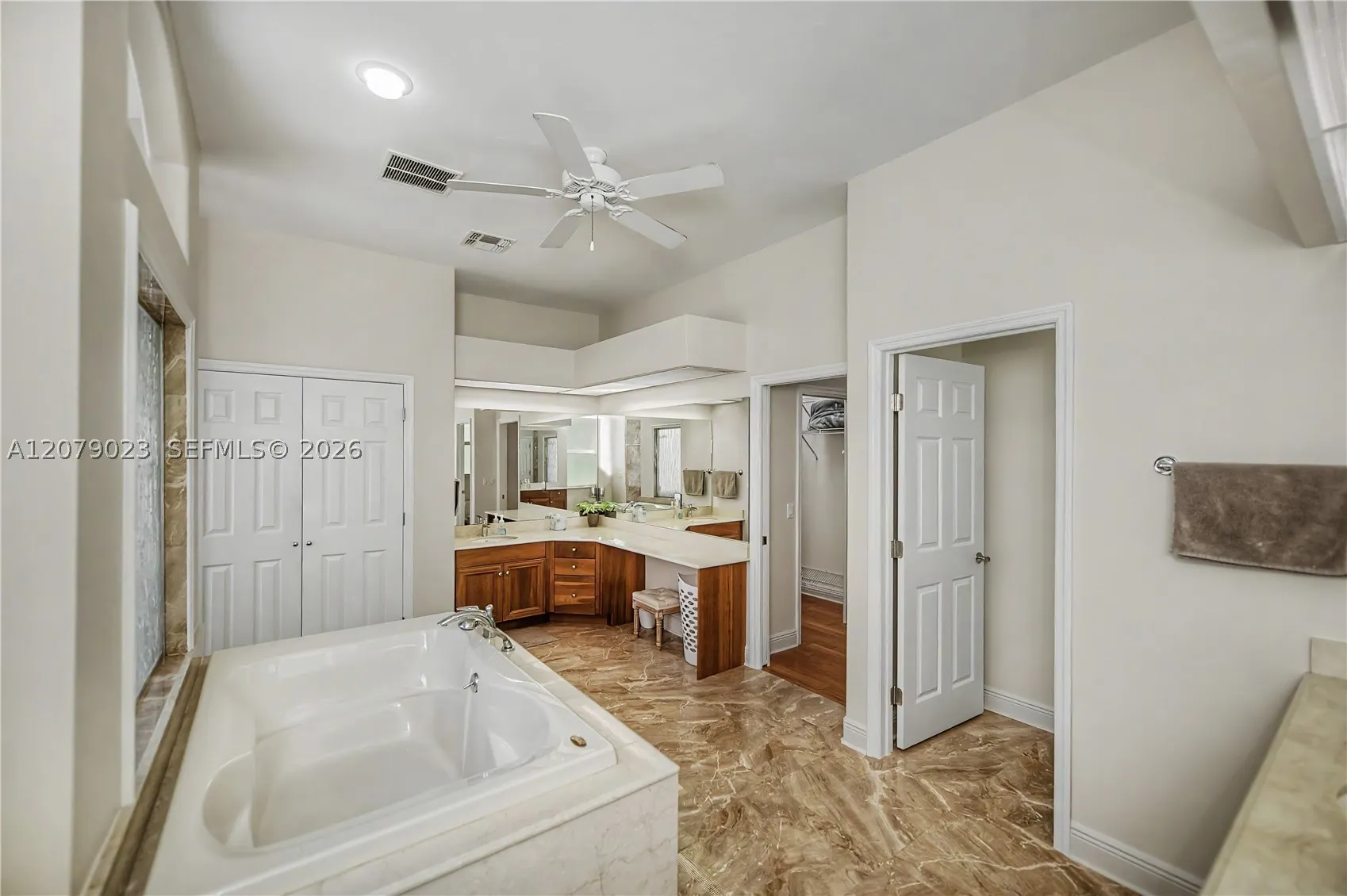 4033 Oak Haven Dr.