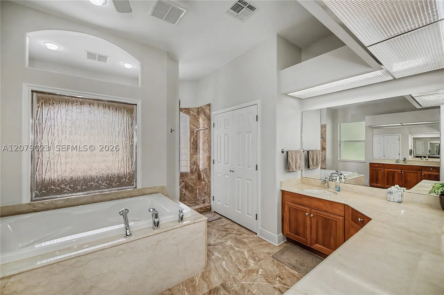 4033 Oak Haven Dr.