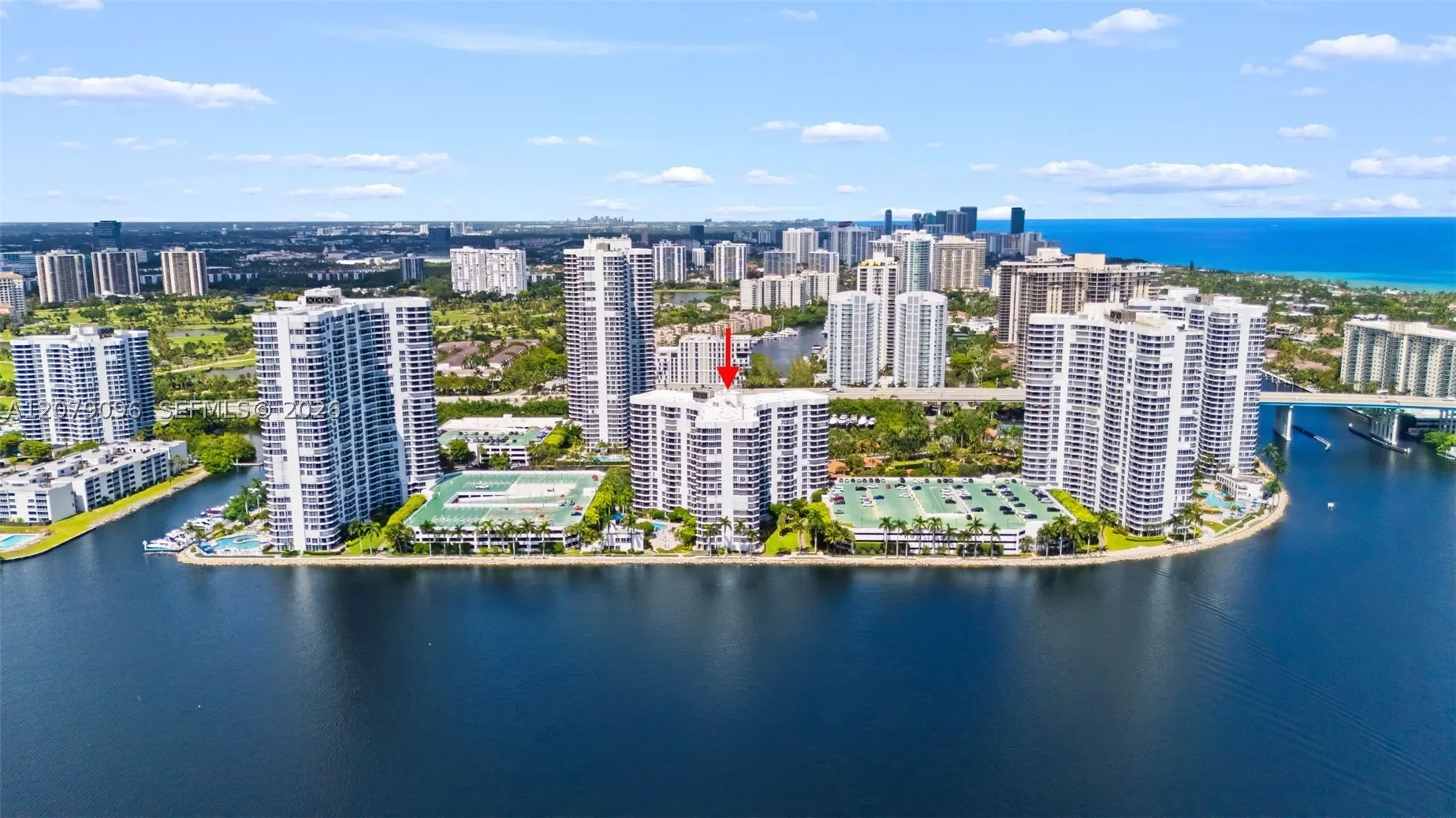 3600 Mystic Pointe Dr #903