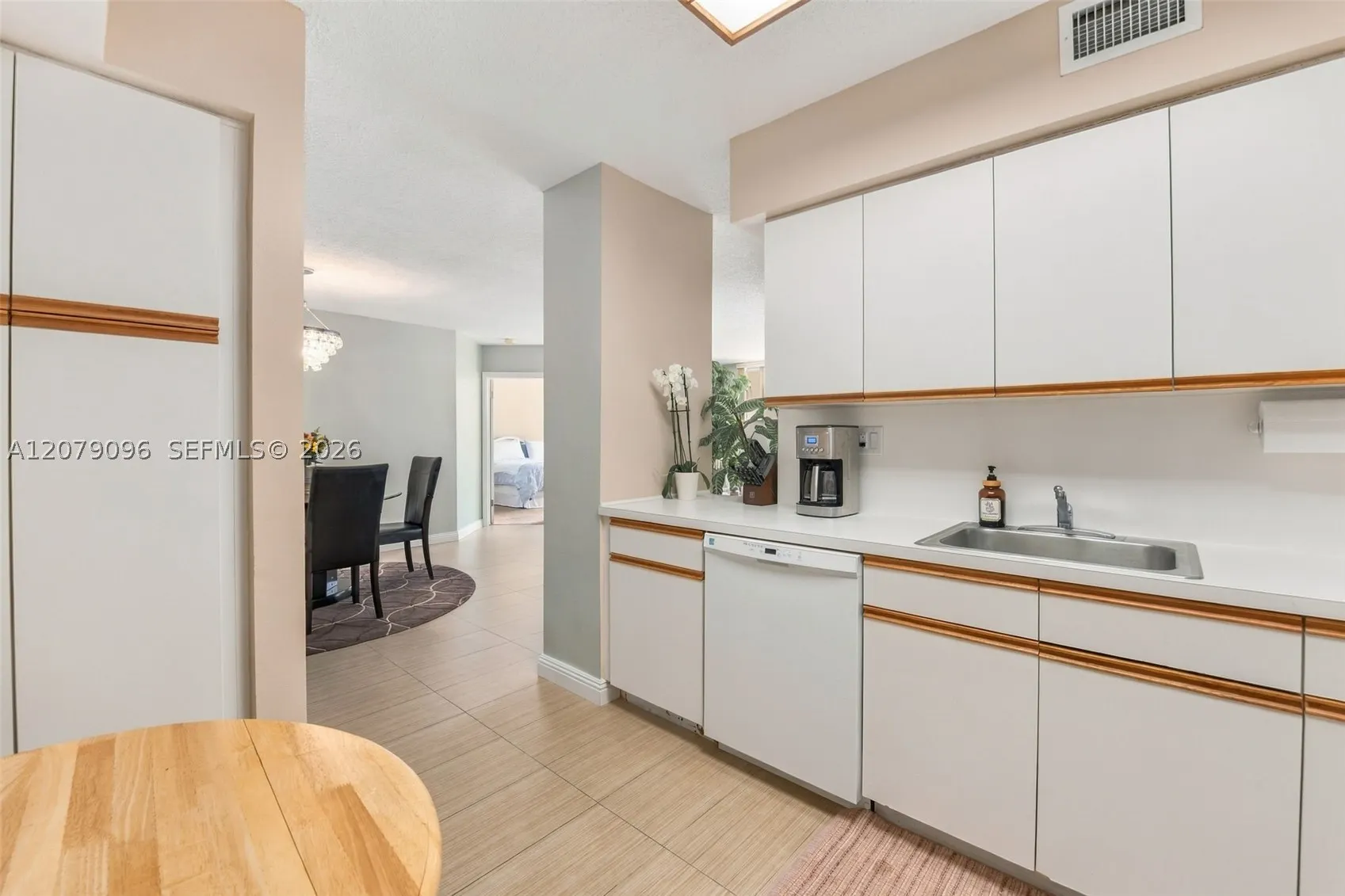 3600 Mystic Pointe Dr #903