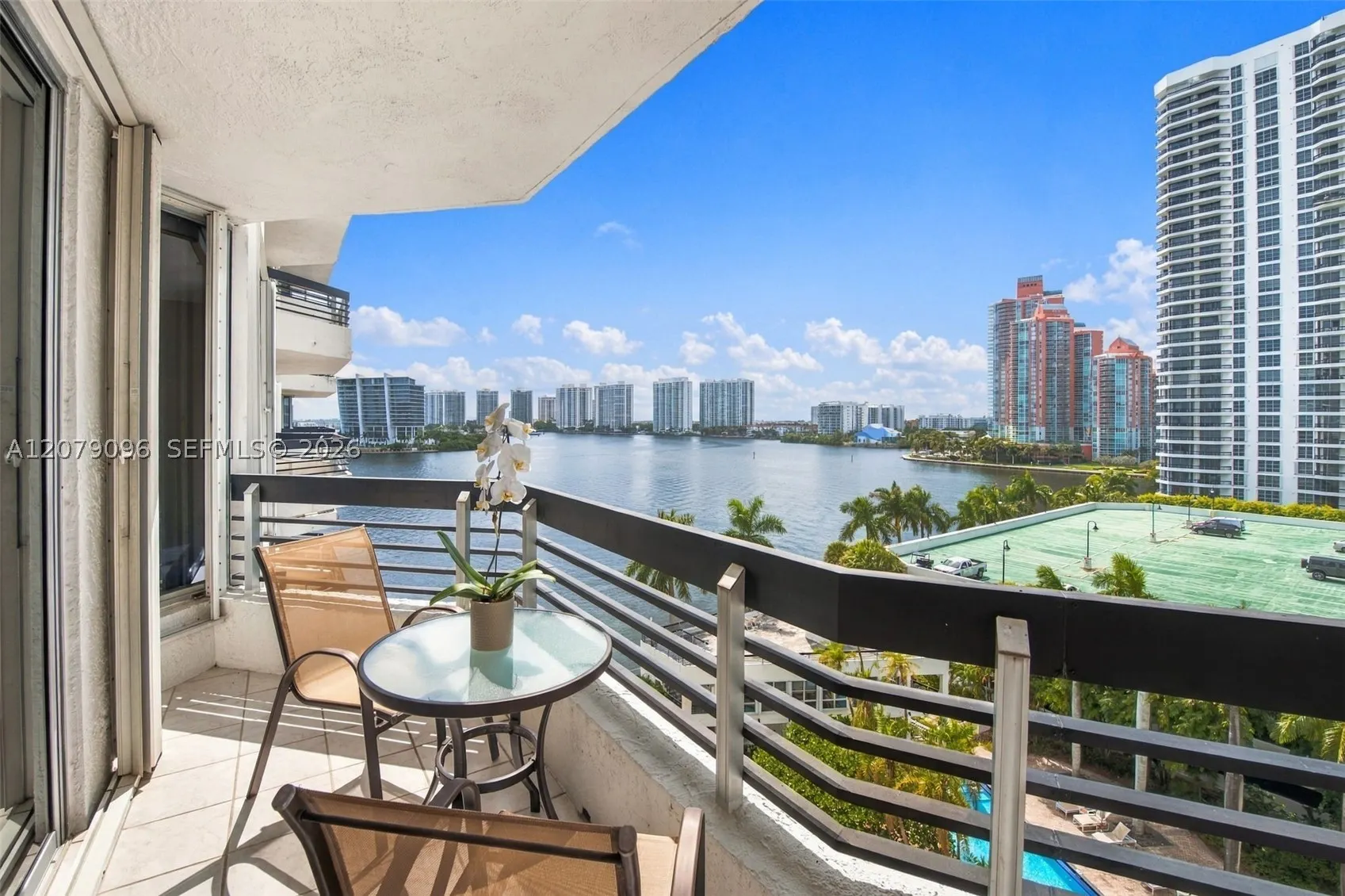 3600 Mystic Pointe Dr #903