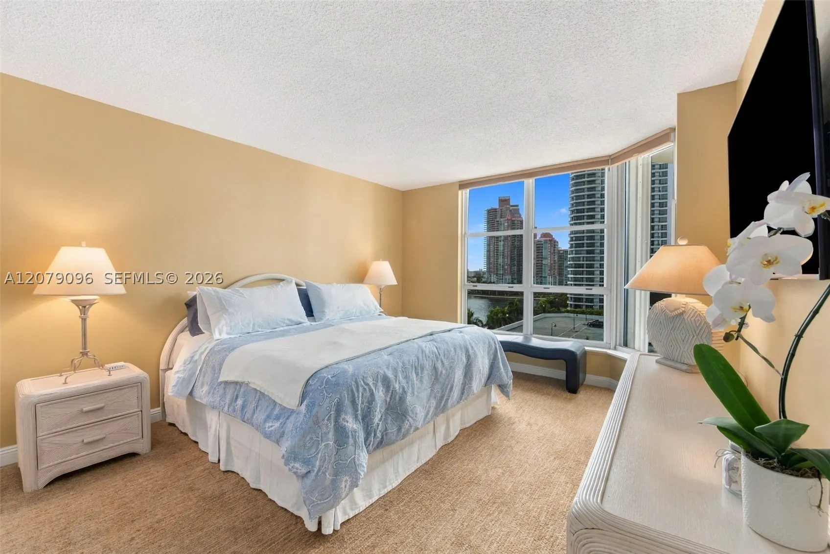 3600 Mystic Pointe Dr #903
