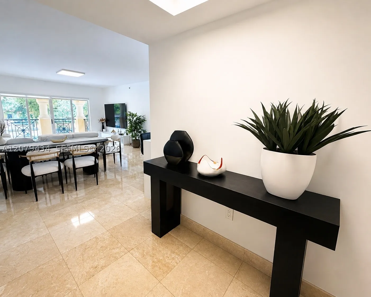 101 Sidonia Ave #205