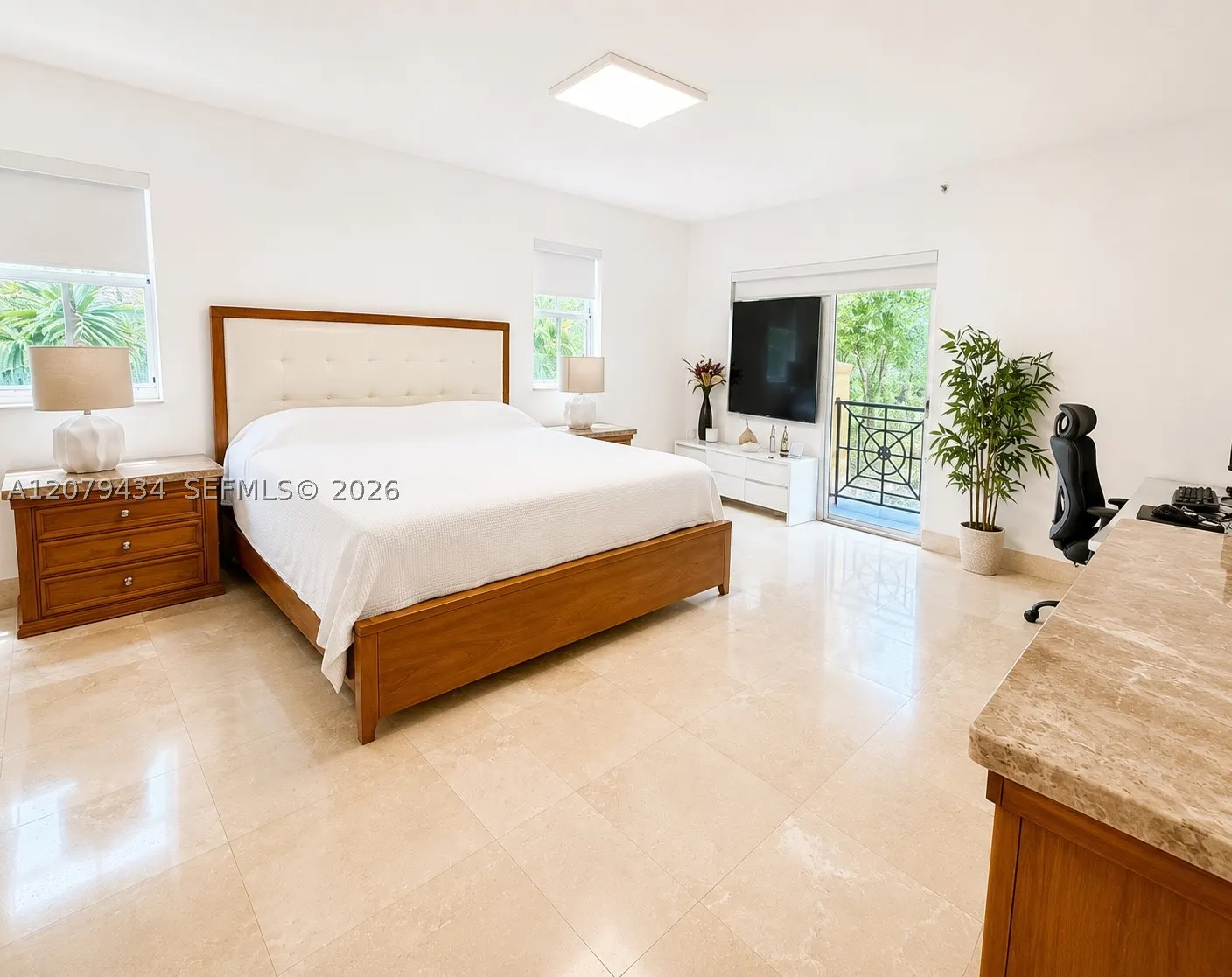 101 Sidonia Ave #205