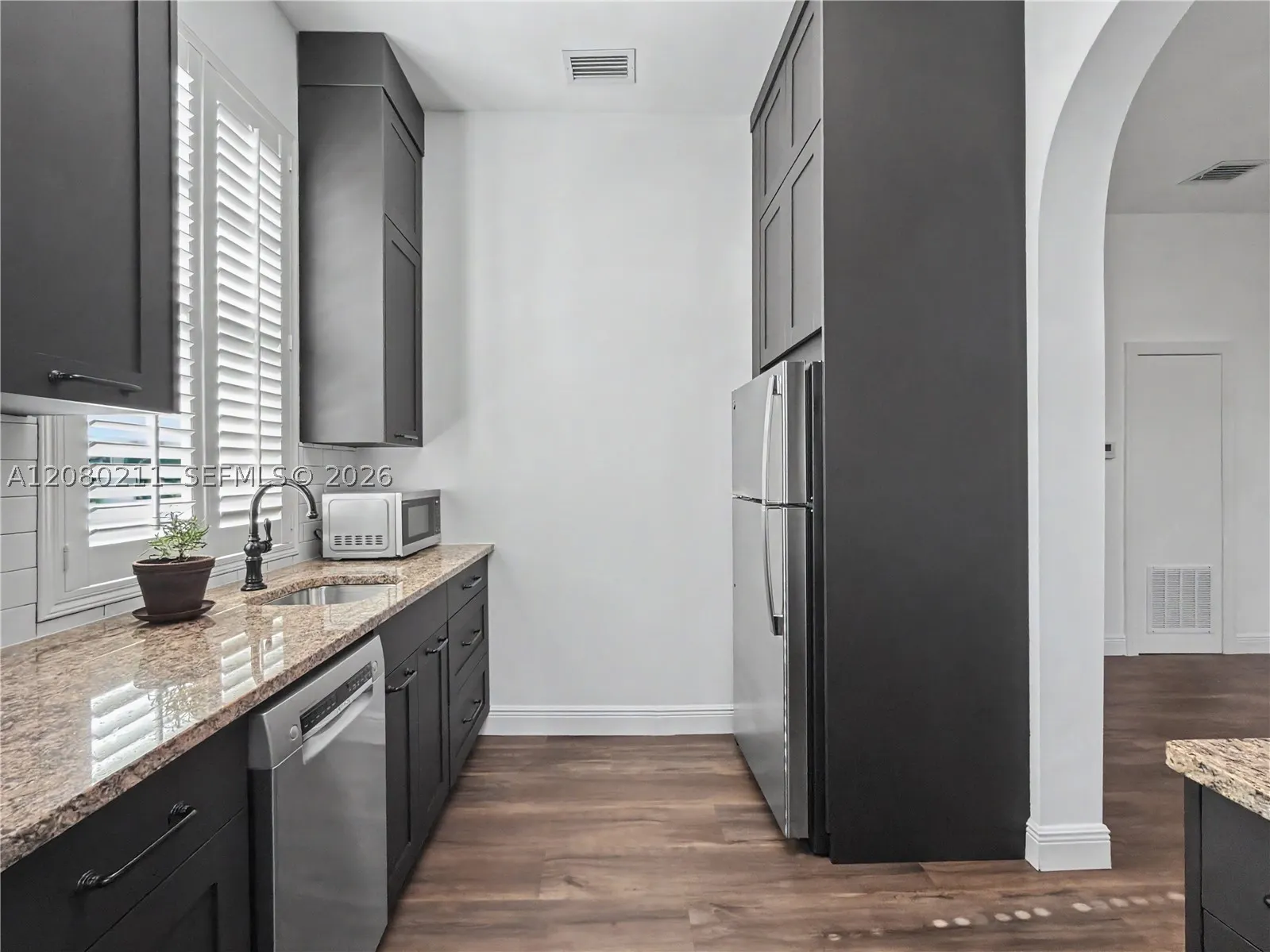 111 Edgewater Dr #3B