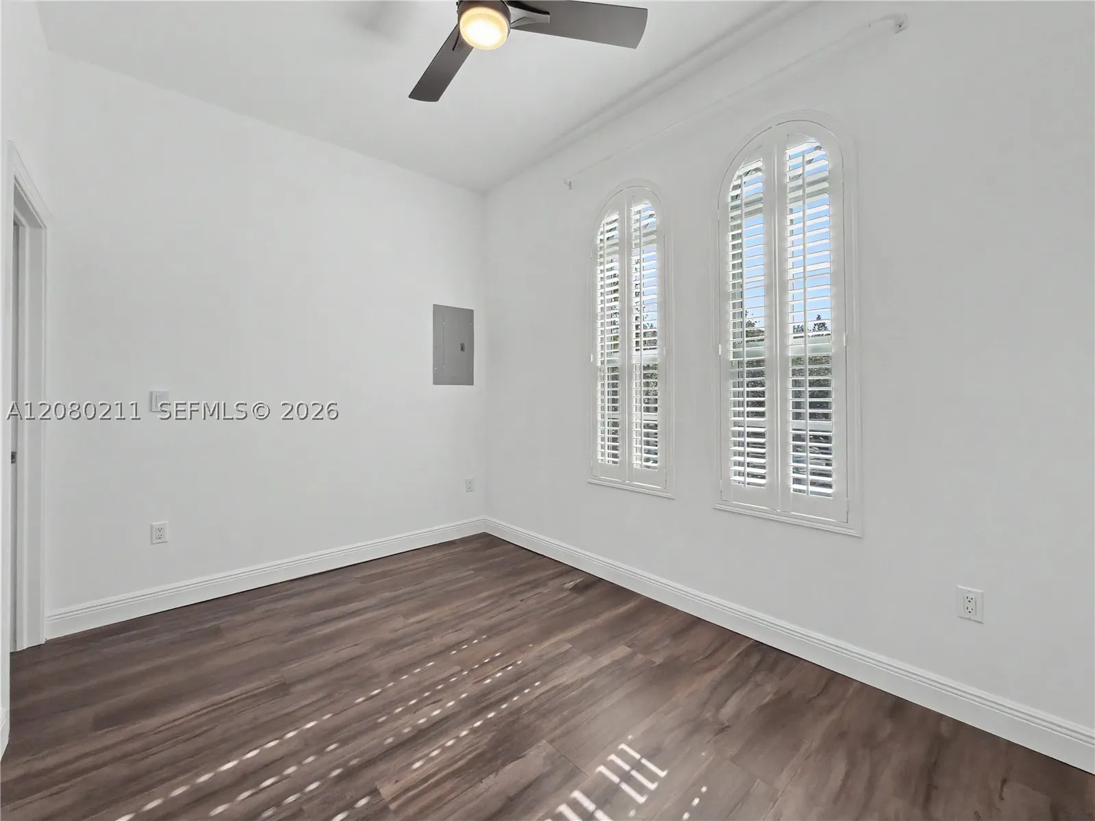 111 Edgewater Dr #3B