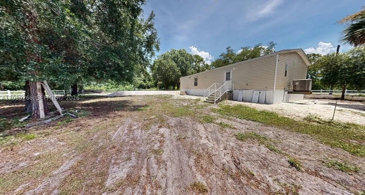 720 N Riverside St #0