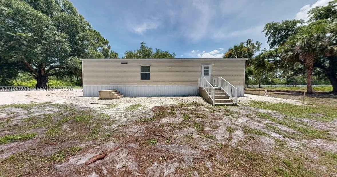 720 N Riverside St #0