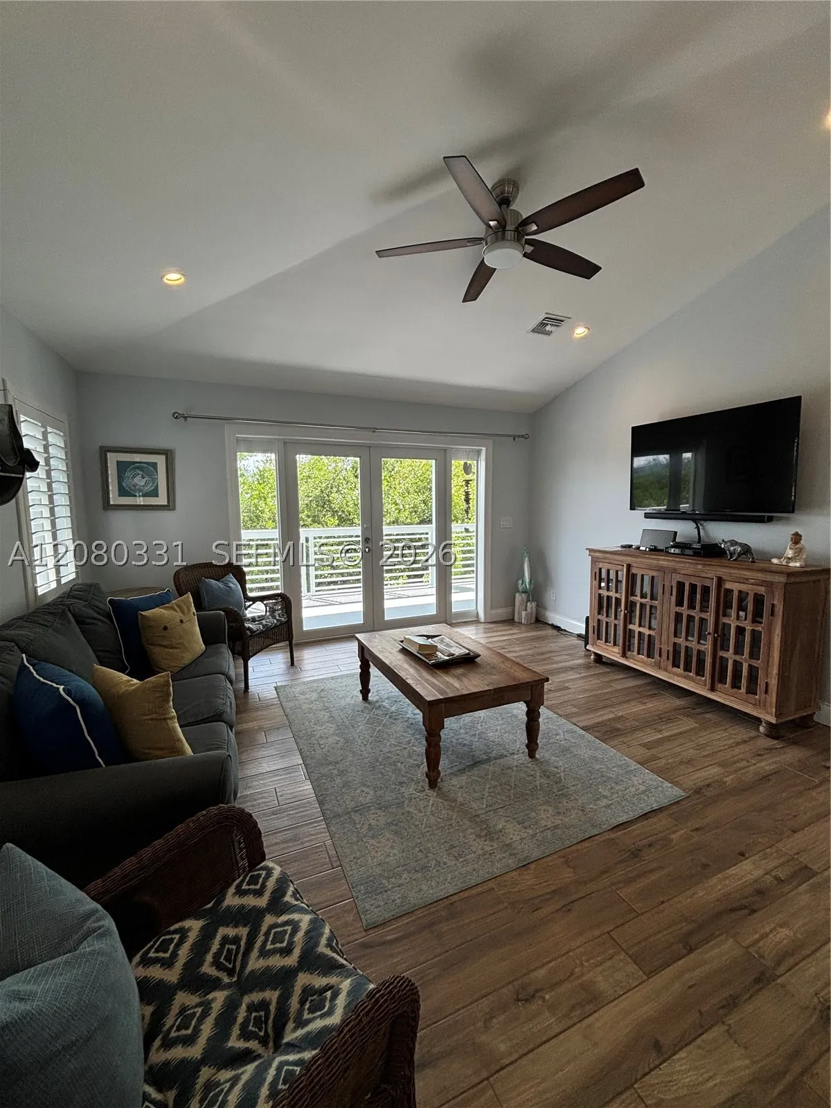 102 Venetian Dr