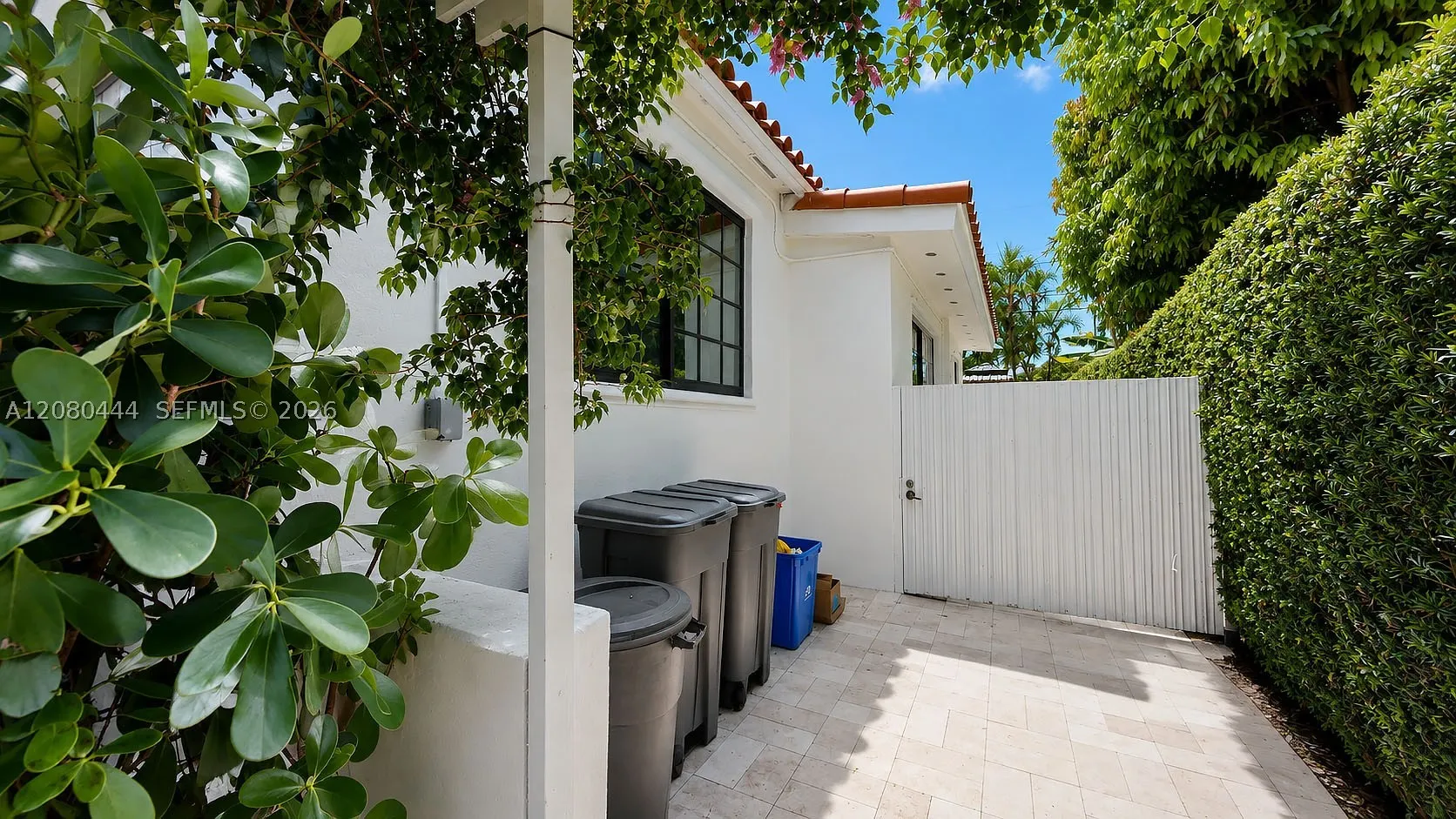 6 Carmona Ave