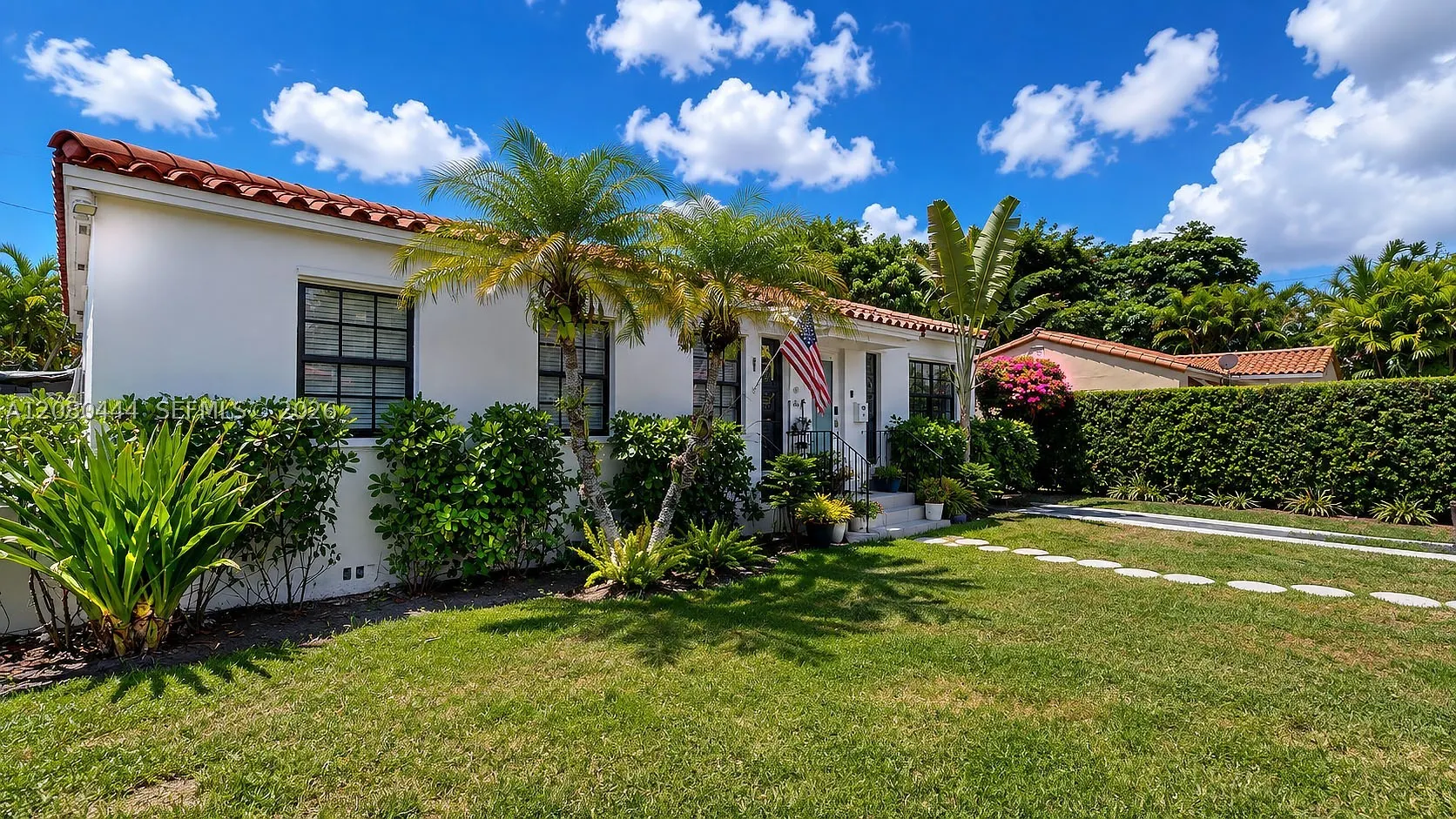 6 Carmona Ave
