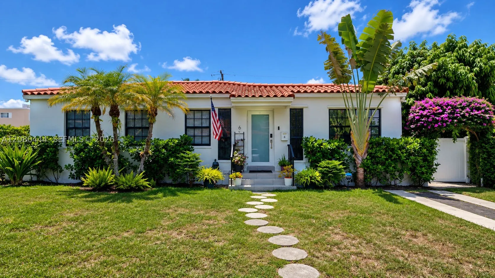 6 Carmona Ave