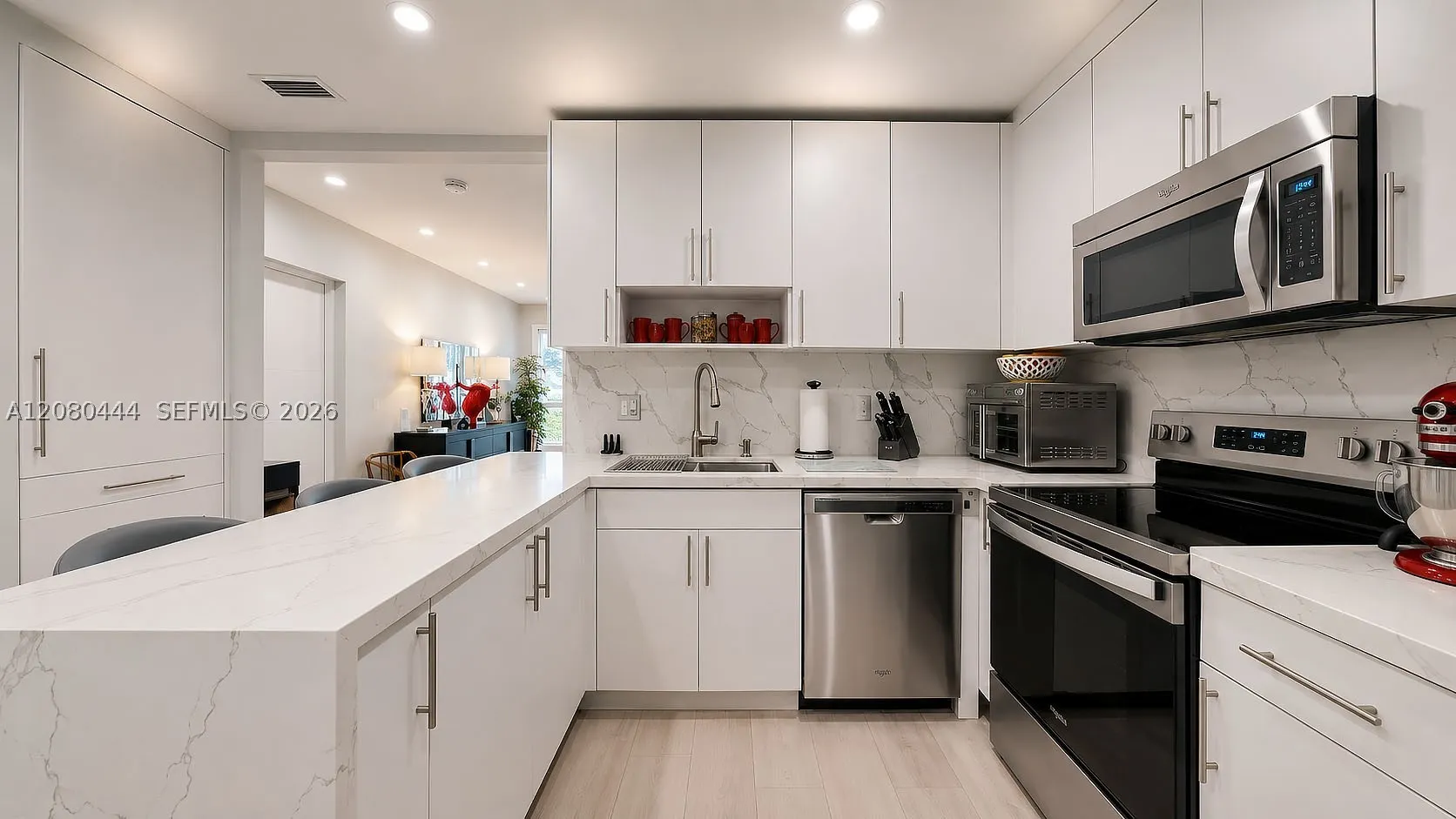 6 Carmona Ave