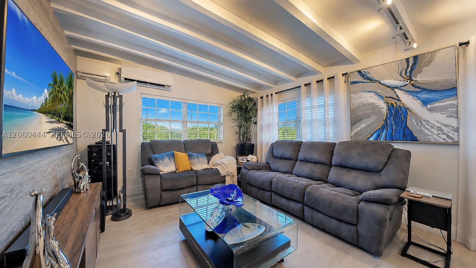 6 Carmona Ave