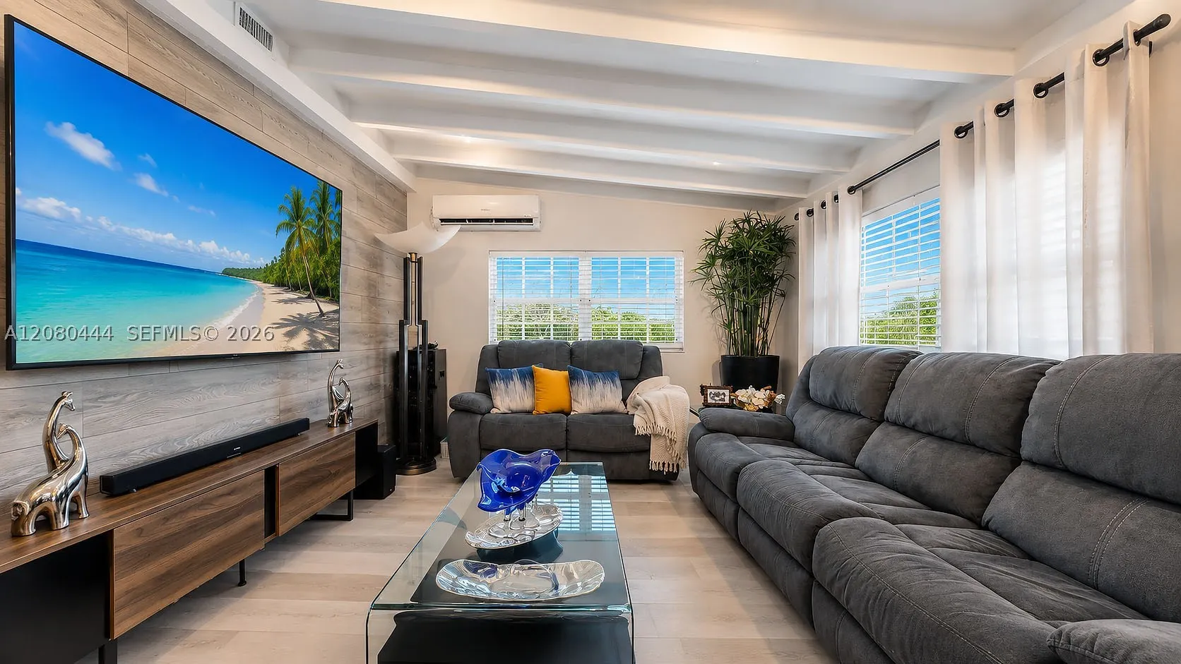6 Carmona Ave