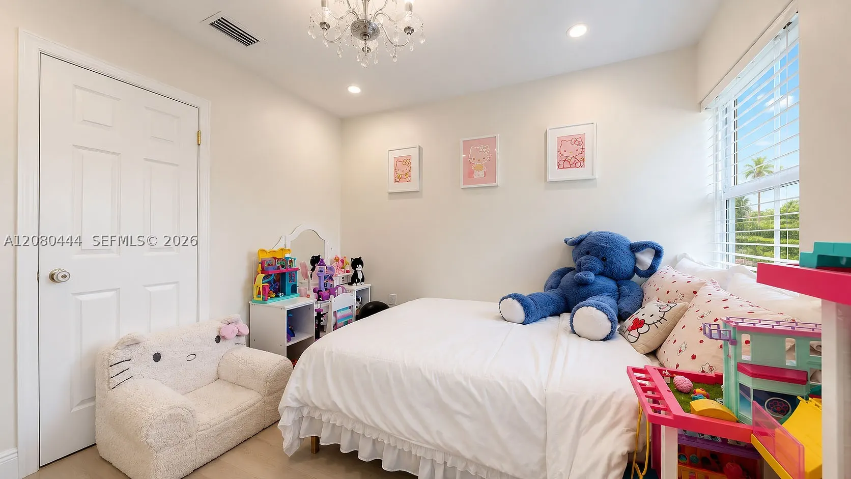 6 Carmona Ave