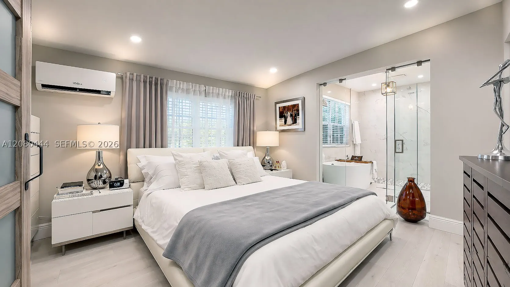 6 Carmona Ave