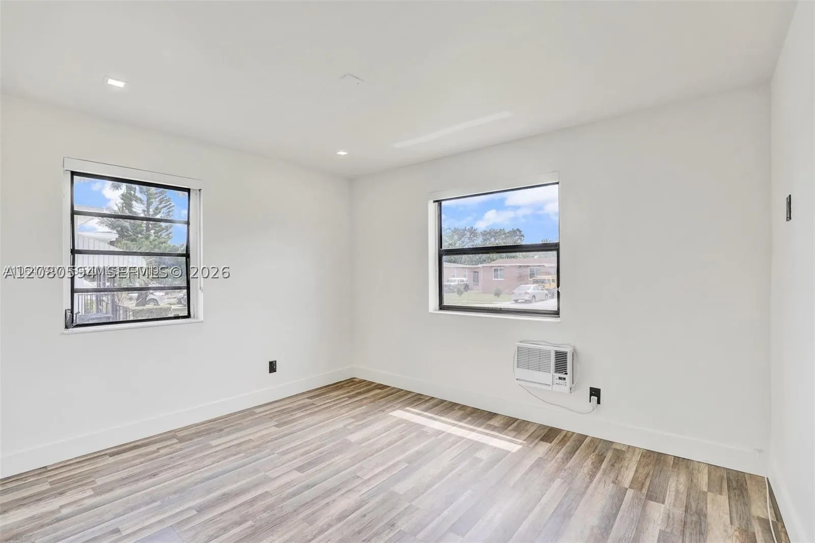 941 NE 155th Ter