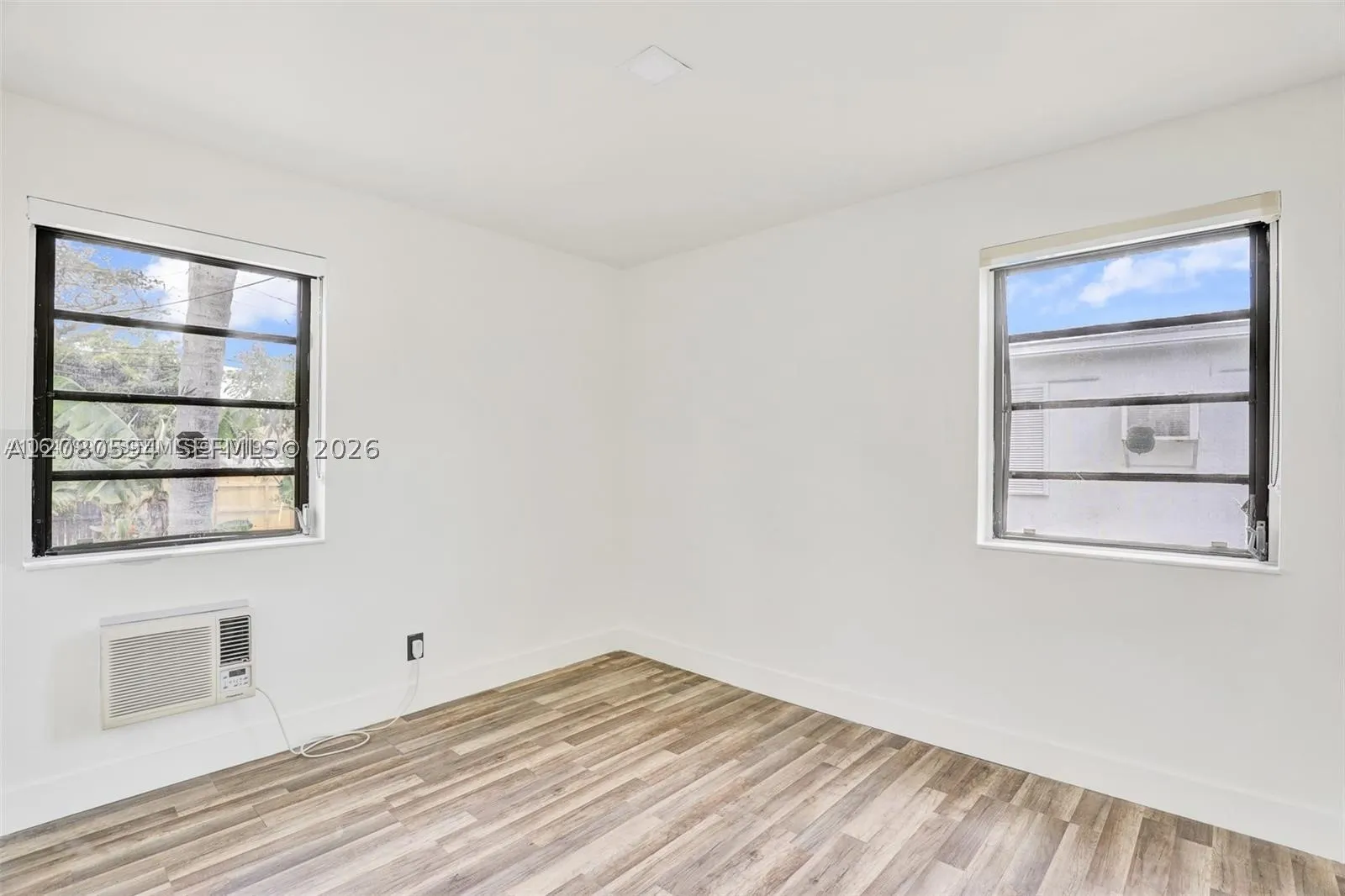 941 NE 155th Ter
