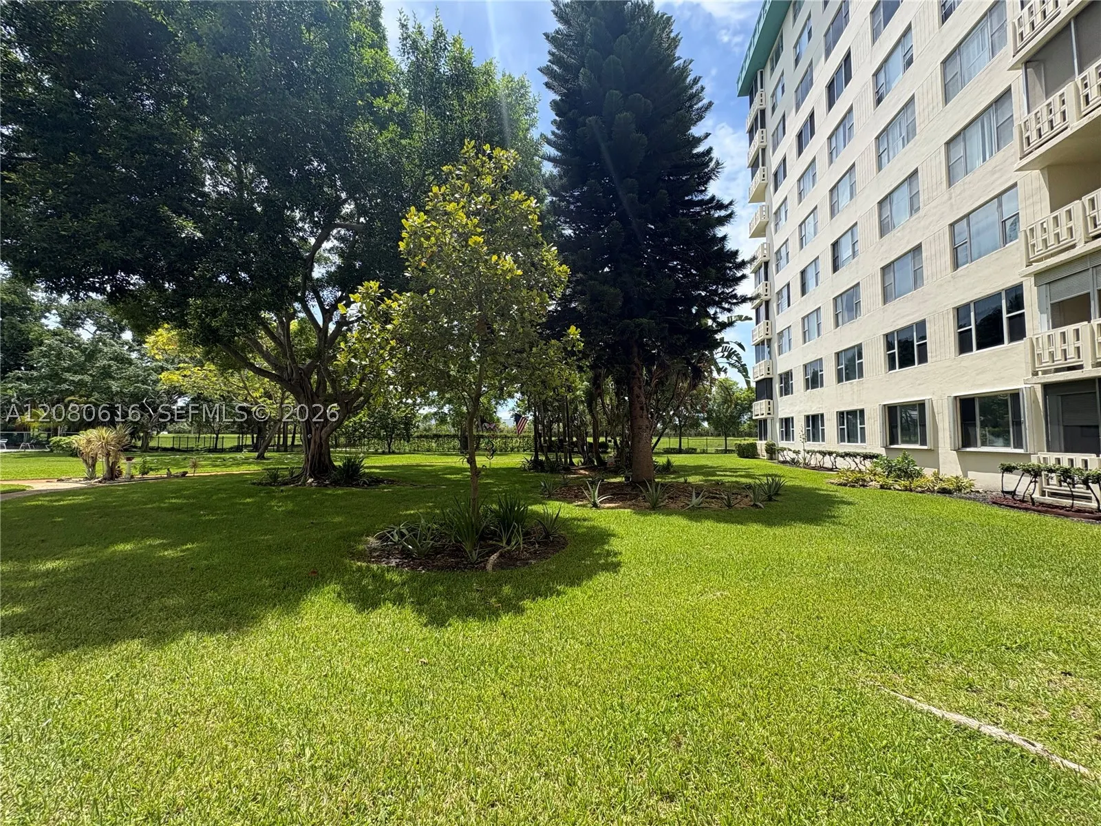 4330 Hillcrest Dr #816
