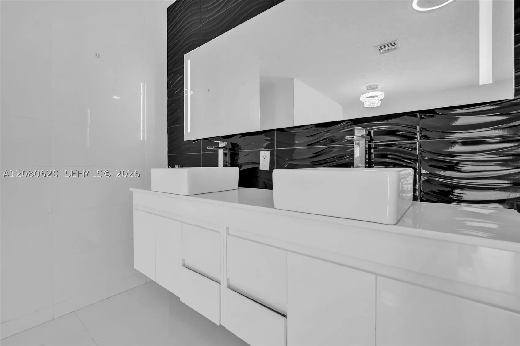 1436 NW 8th St