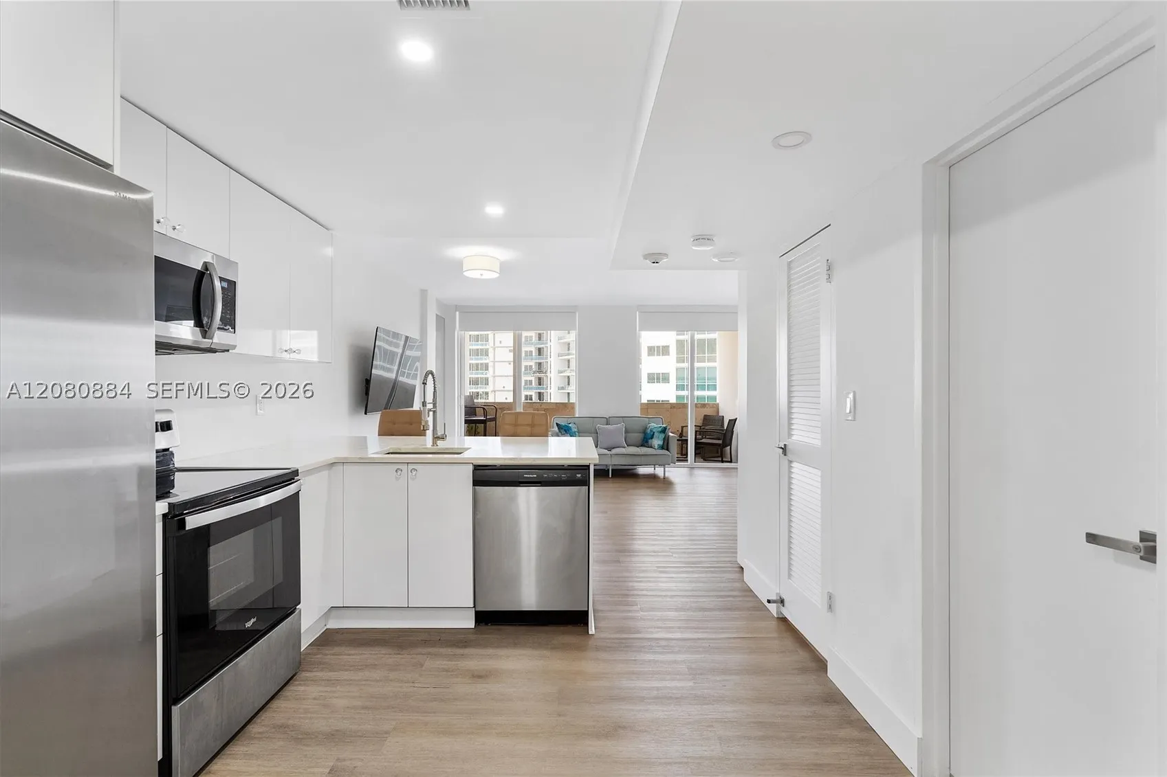 10275 Collins Ave #PH 1502