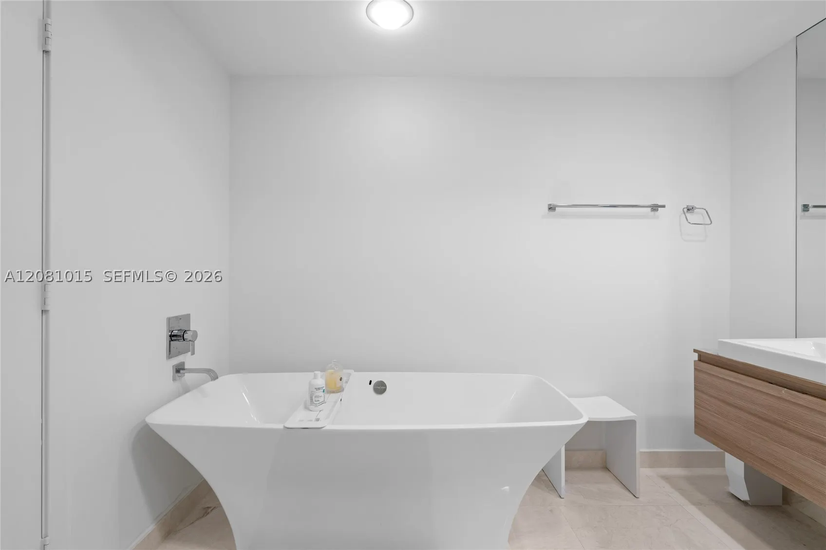 17111 Biscayne Blvd #402