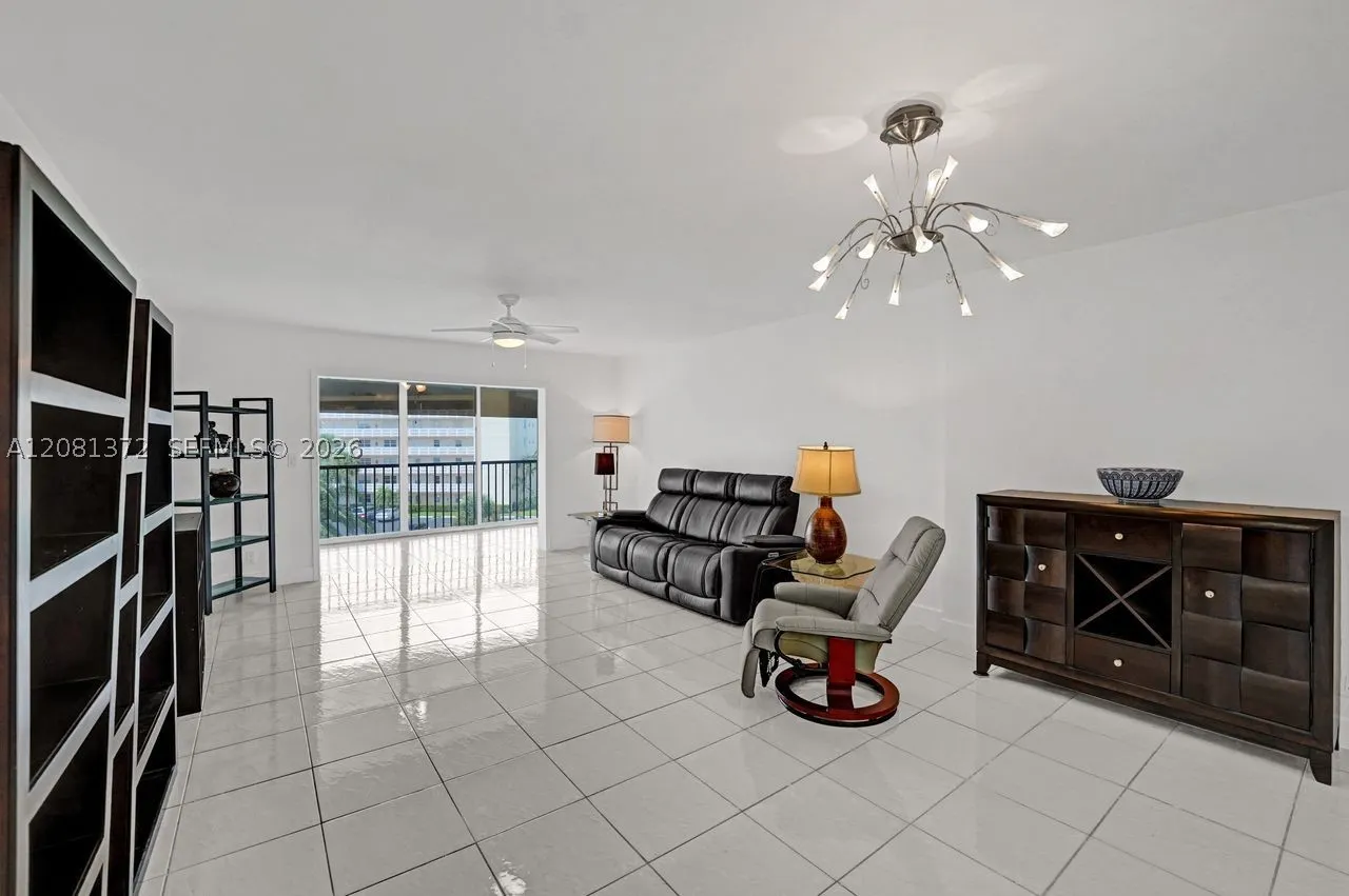170 SE 5th Ave #405